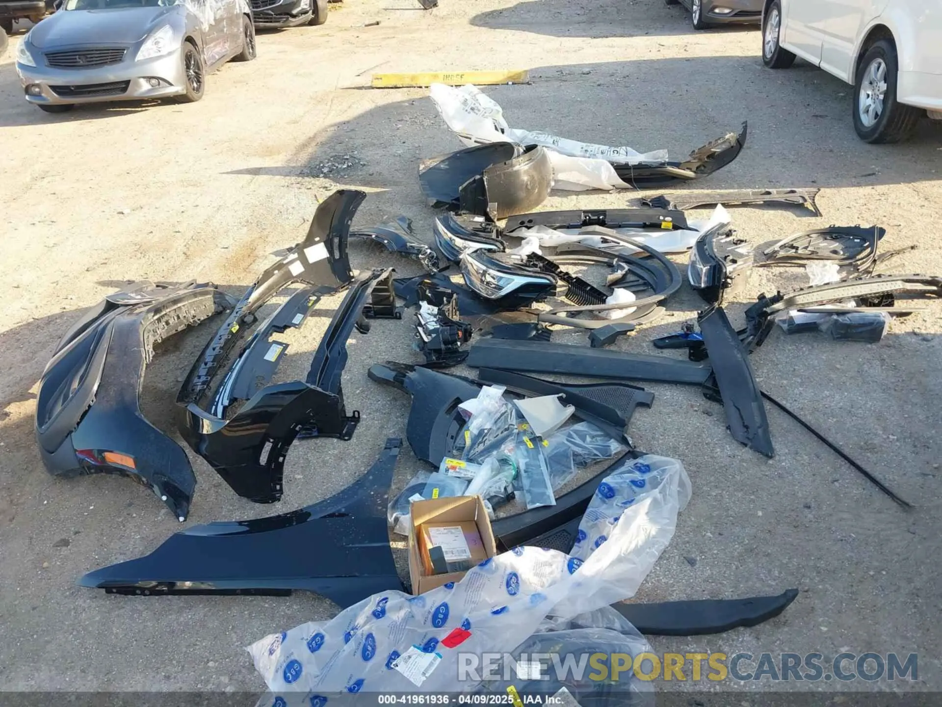12 Photograph of a damaged car 3VV3B7AX4RM184821 VOLKSWAGEN TIGUAN 2024
