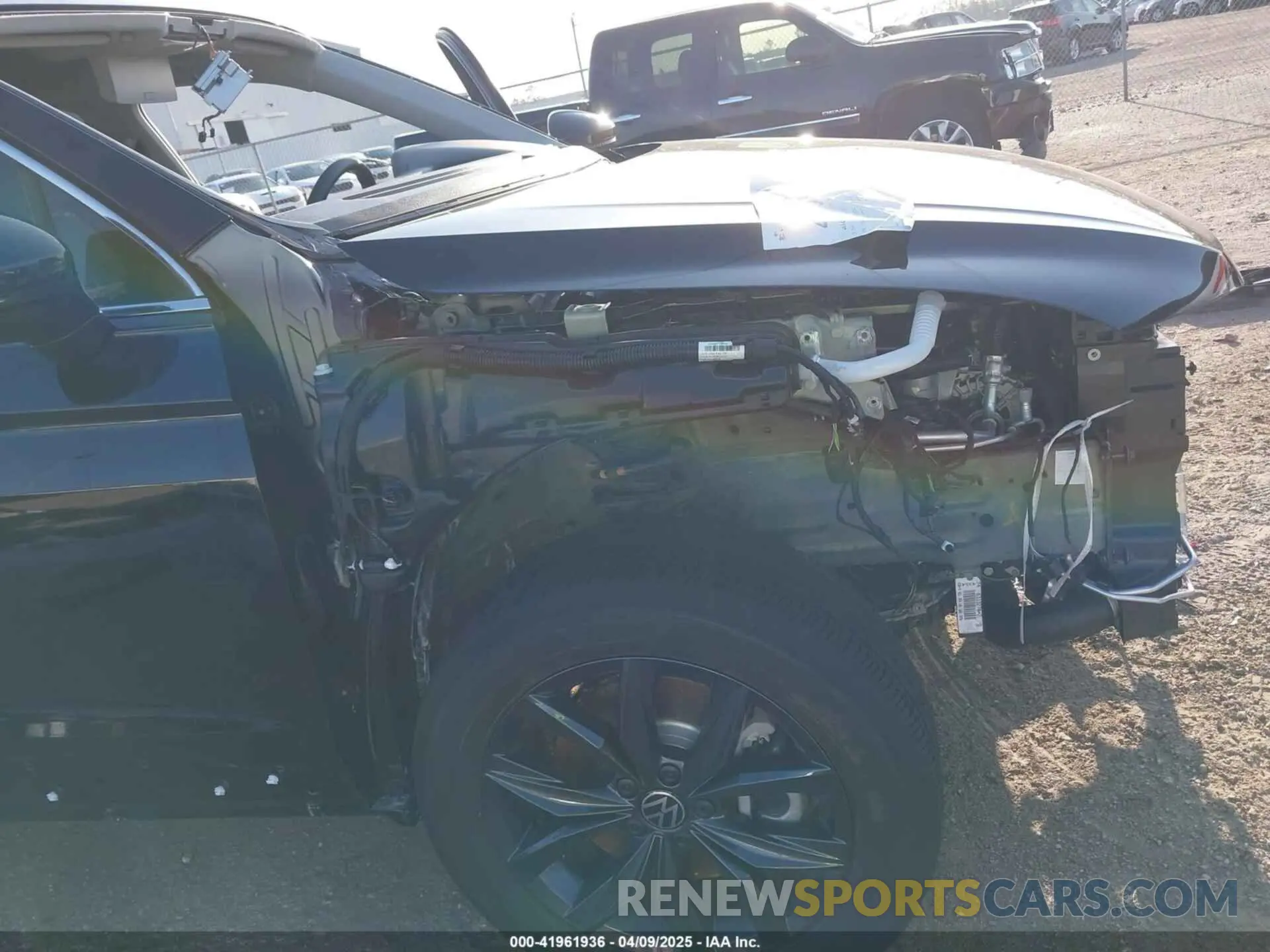 18 Photograph of a damaged car 3VV3B7AX4RM184821 VOLKSWAGEN TIGUAN 2024