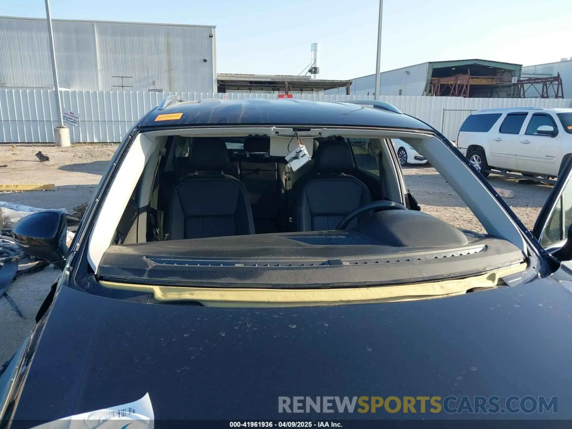 19 Photograph of a damaged car 3VV3B7AX4RM184821 VOLKSWAGEN TIGUAN 2024