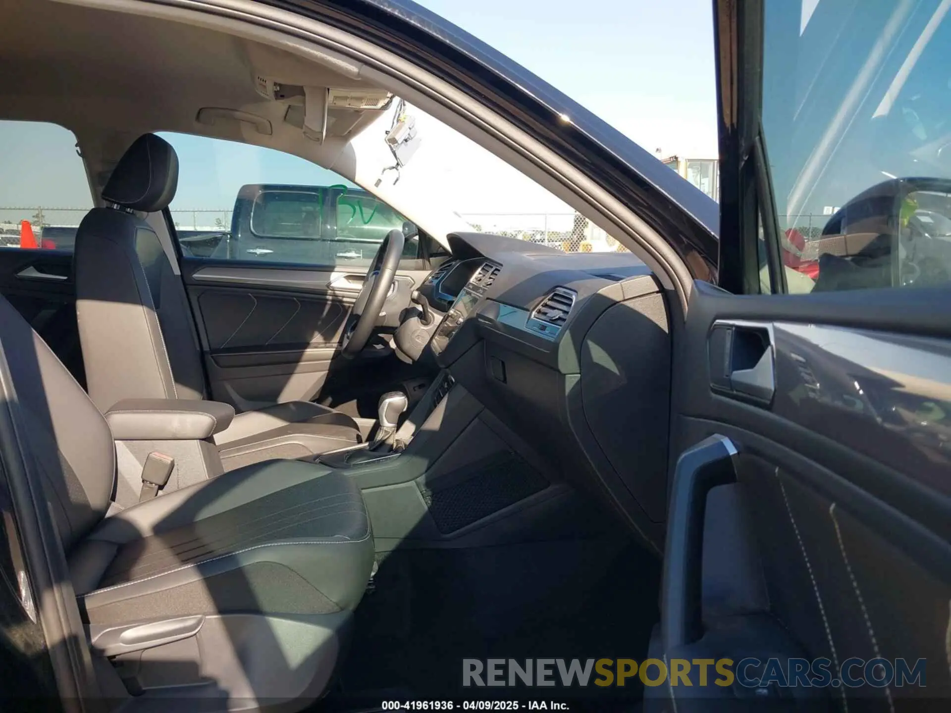 5 Photograph of a damaged car 3VV3B7AX4RM184821 VOLKSWAGEN TIGUAN 2024