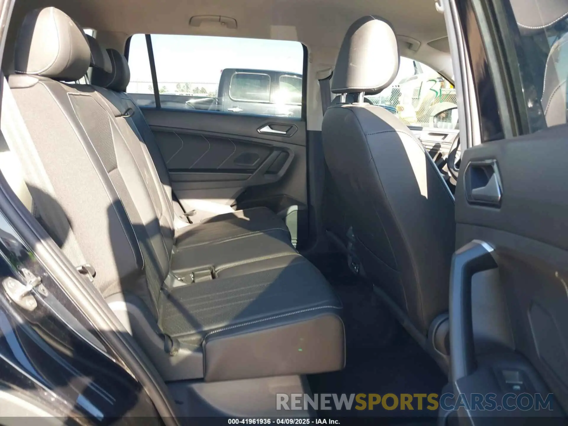 8 Photograph of a damaged car 3VV3B7AX4RM184821 VOLKSWAGEN TIGUAN 2024