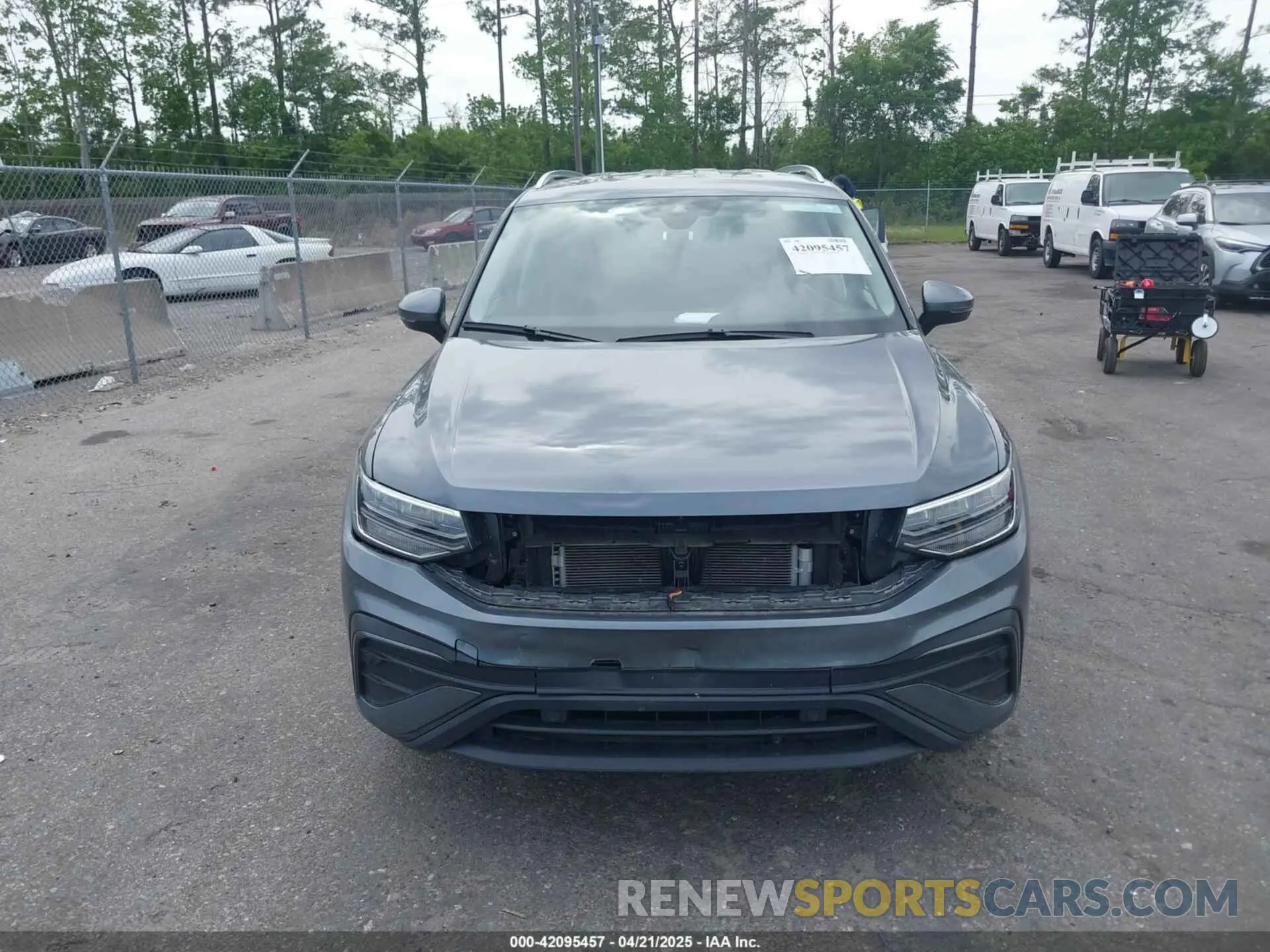 12 Photograph of a damaged car 3VV3B7AX8RM134486 VOLKSWAGEN TIGUAN 2024