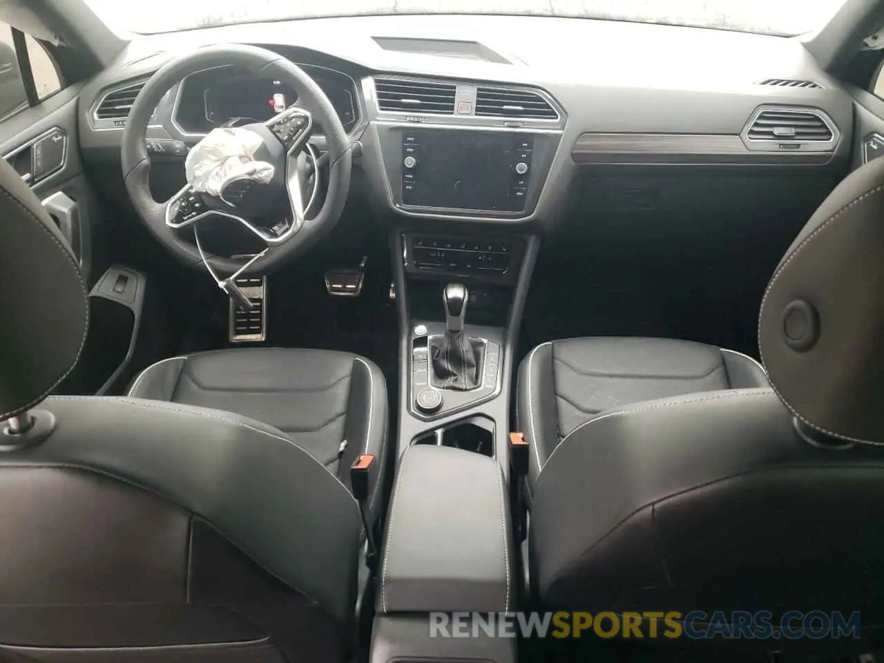 8 Photograph of a damaged car 3VV4B7AX7RM158394 VOLKSWAGEN TIGUAN 2024