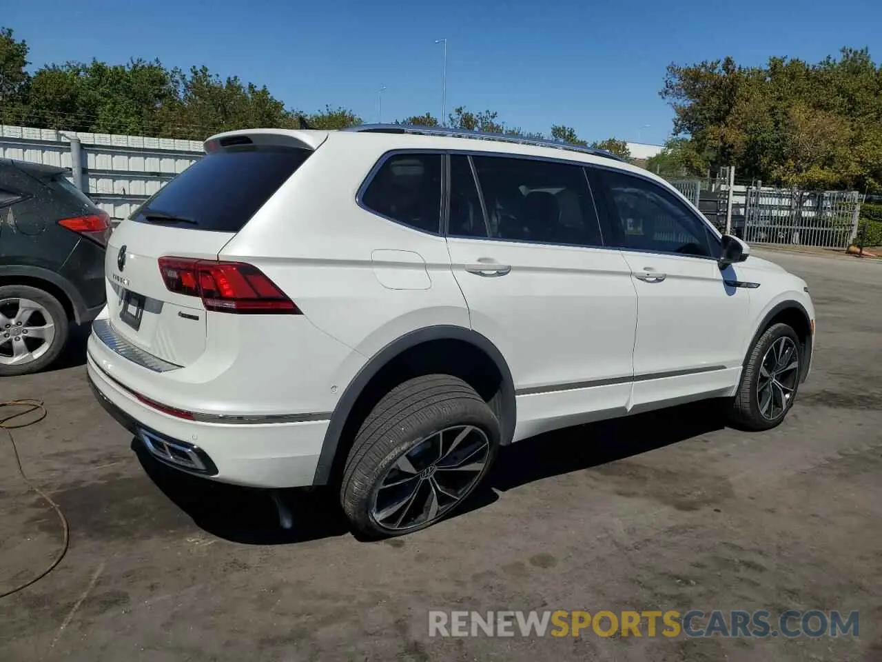 3 Photograph of a damaged car 3VV4B7AX9RM043389 VOLKSWAGEN TIGUAN 2024