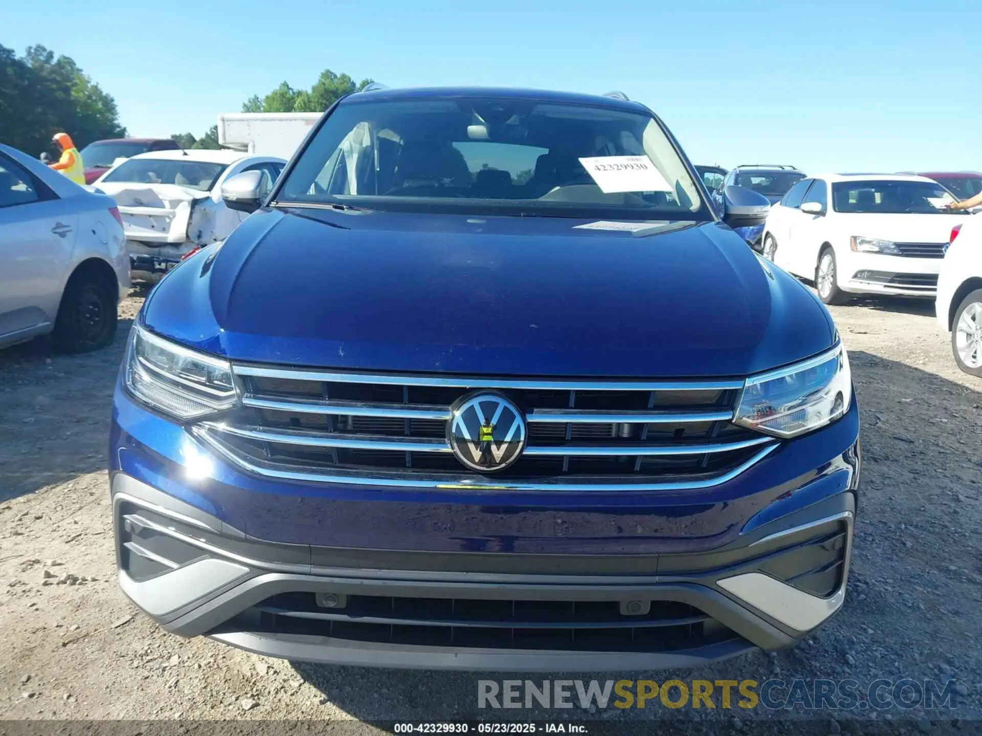 12 Photograph of a damaged car 3VV6B7AX5RM225695 VOLKSWAGEN TIGUAN 2024