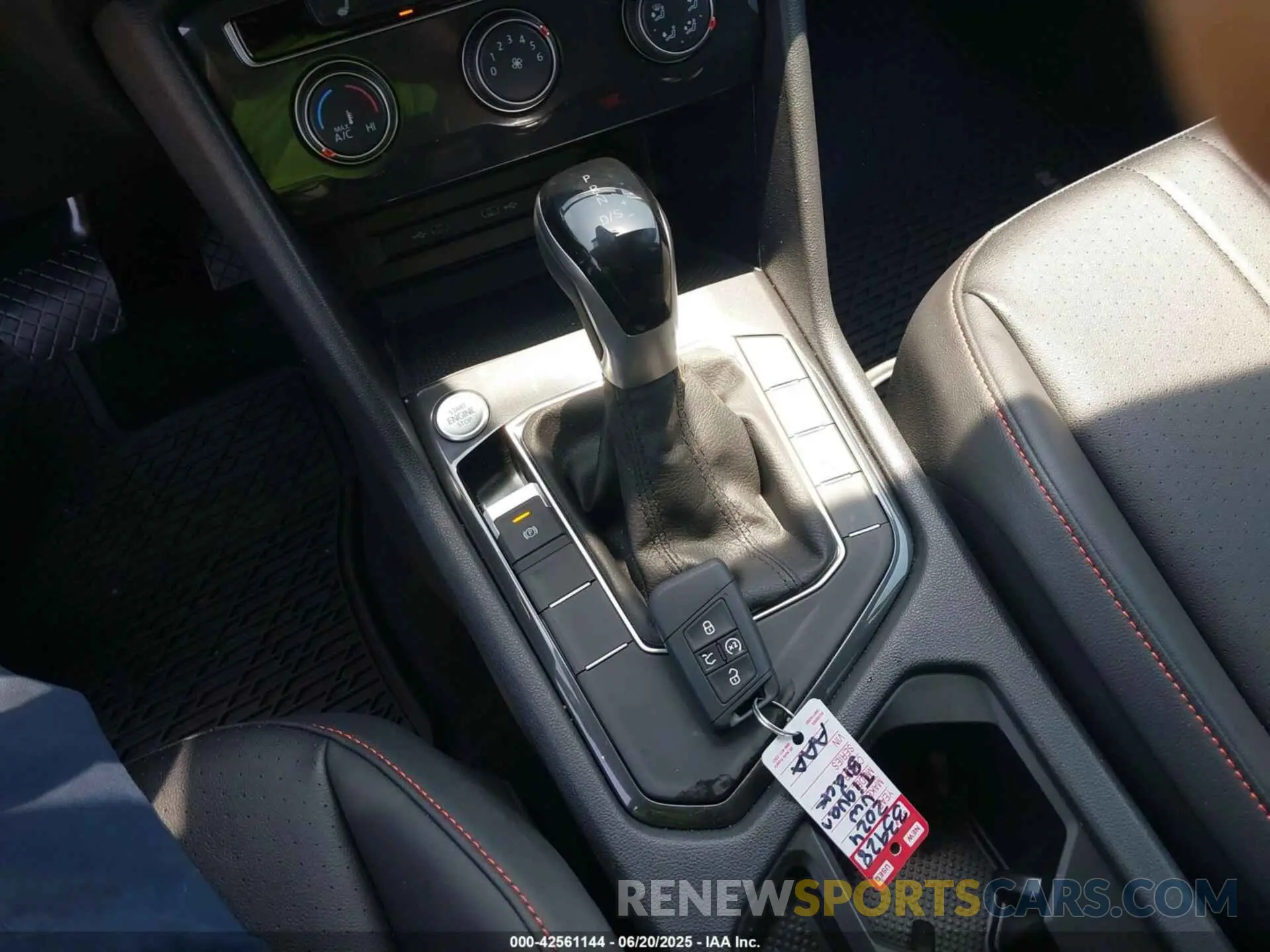 11 Photograph of a damaged car 3VV6B7AX5RM225731 VOLKSWAGEN TIGUAN 2024