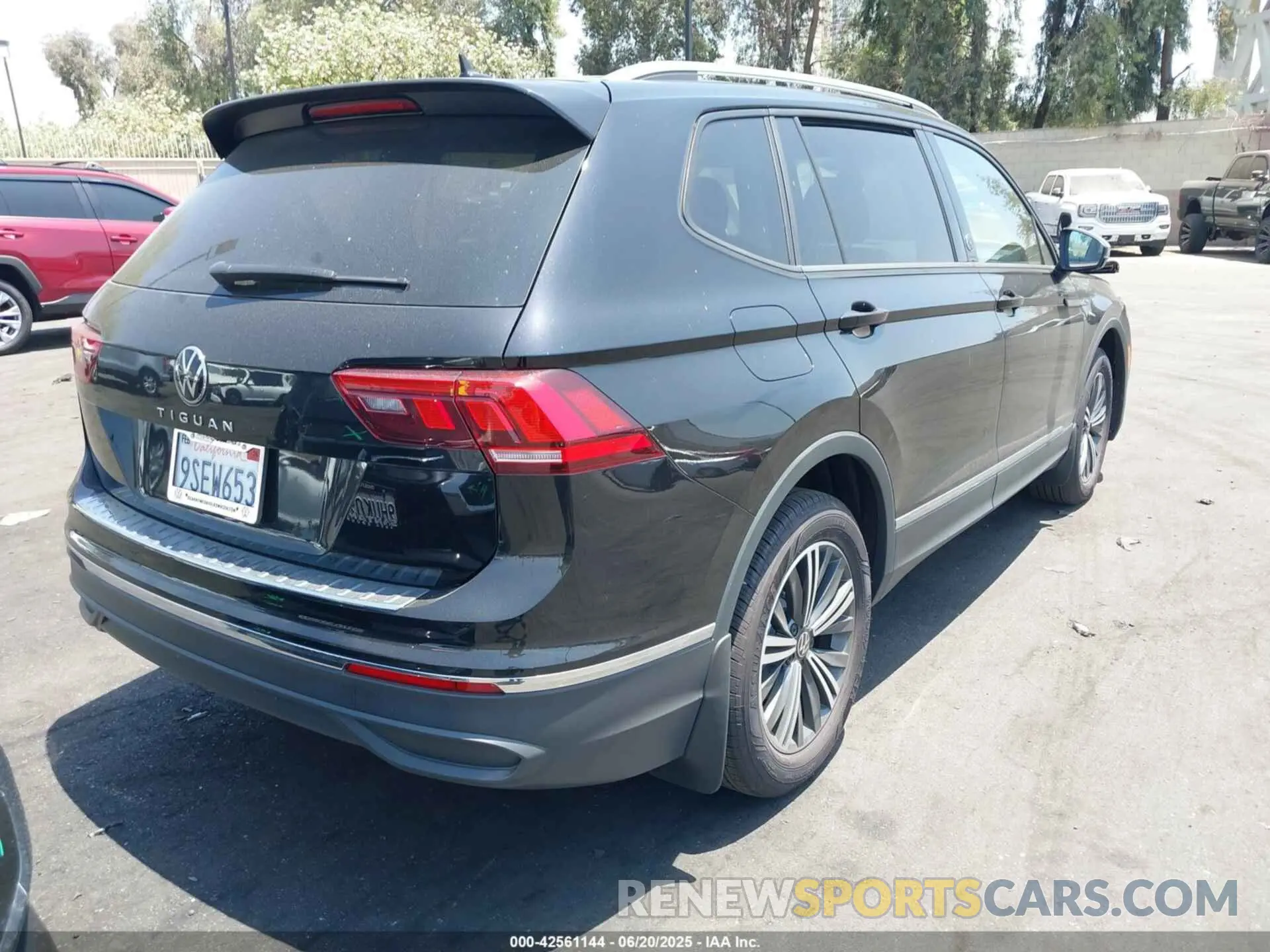 4 Photograph of a damaged car 3VV6B7AX5RM225731 VOLKSWAGEN TIGUAN 2024