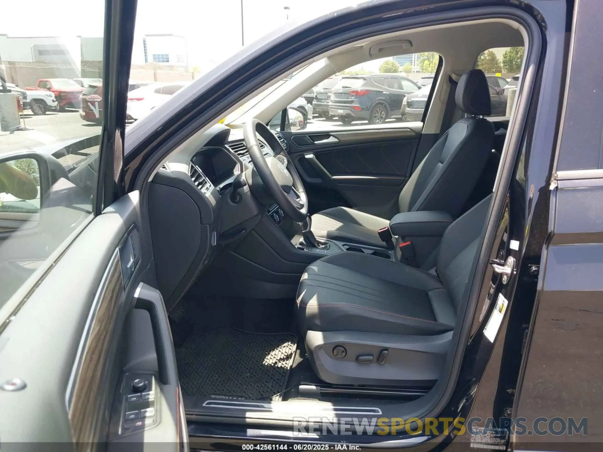5 Photograph of a damaged car 3VV6B7AX5RM225731 VOLKSWAGEN TIGUAN 2024
