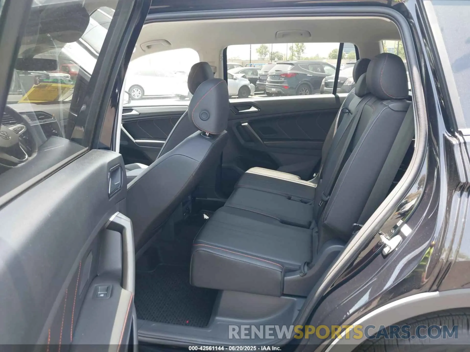 8 Photograph of a damaged car 3VV6B7AX5RM225731 VOLKSWAGEN TIGUAN 2024