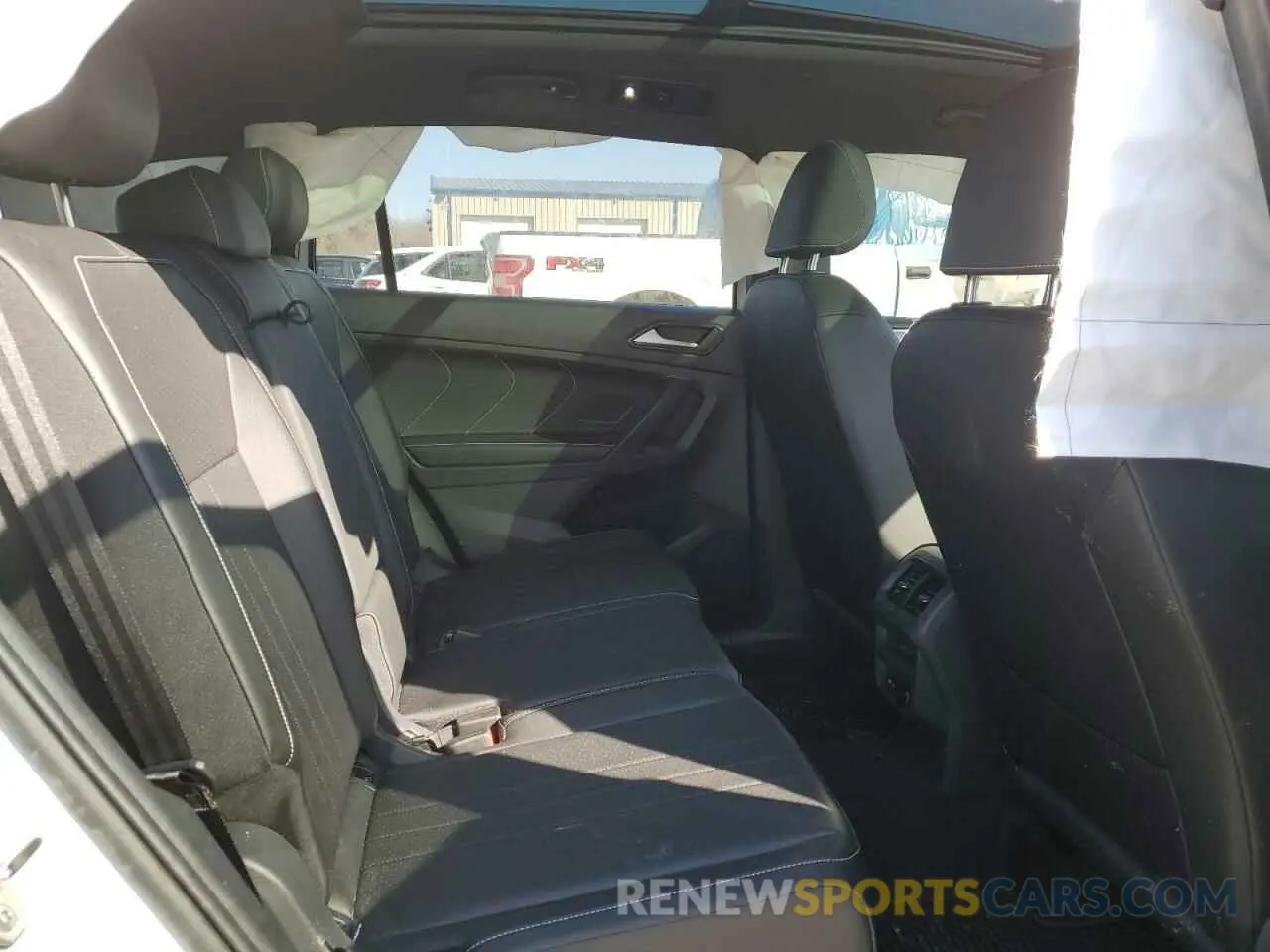 11 Photograph of a damaged car 3VV8B7AX0RM210689 VOLKSWAGEN TIGUAN 2024
