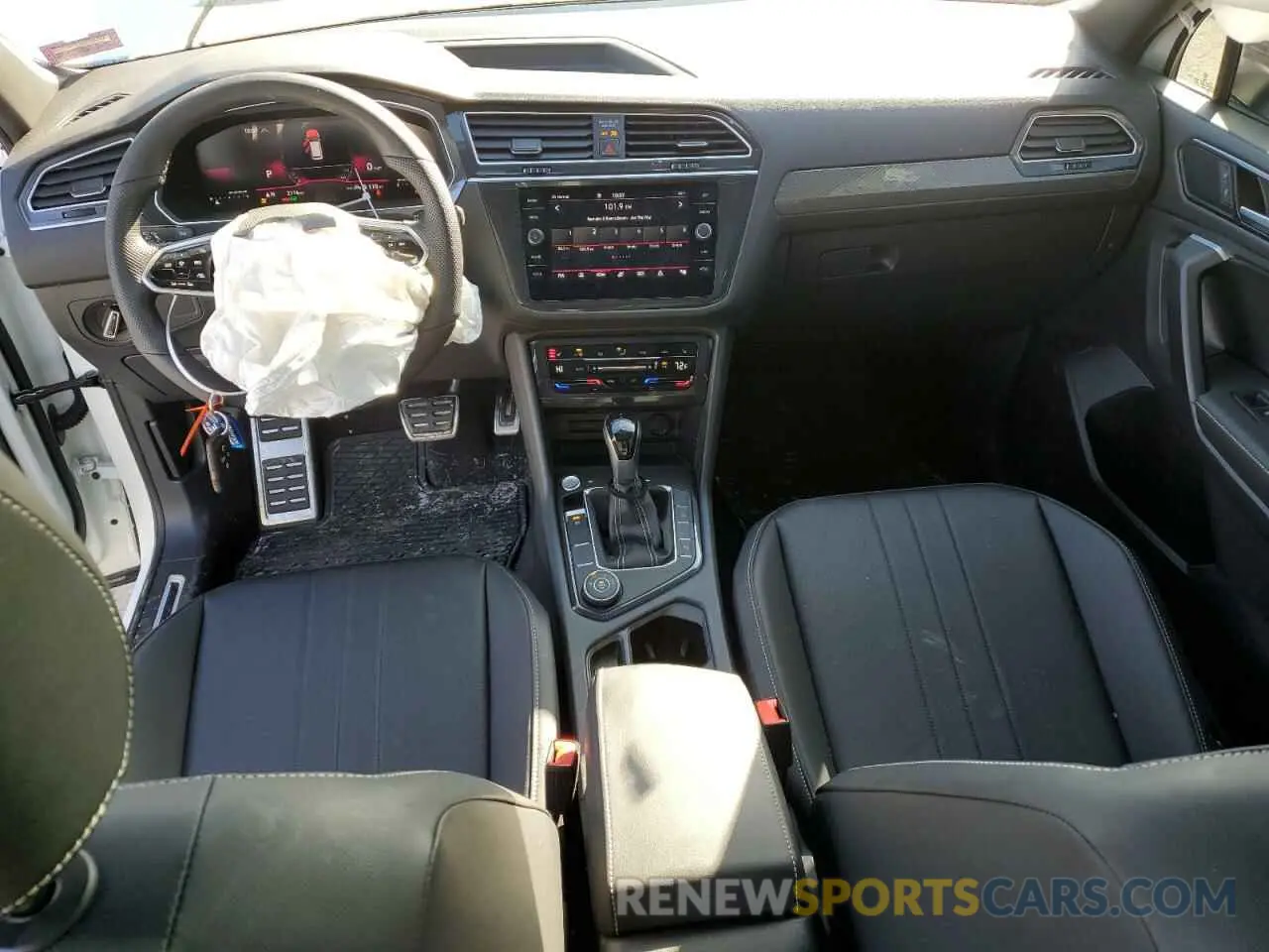 8 Photograph of a damaged car 3VV8B7AX0RM210689 VOLKSWAGEN TIGUAN 2024