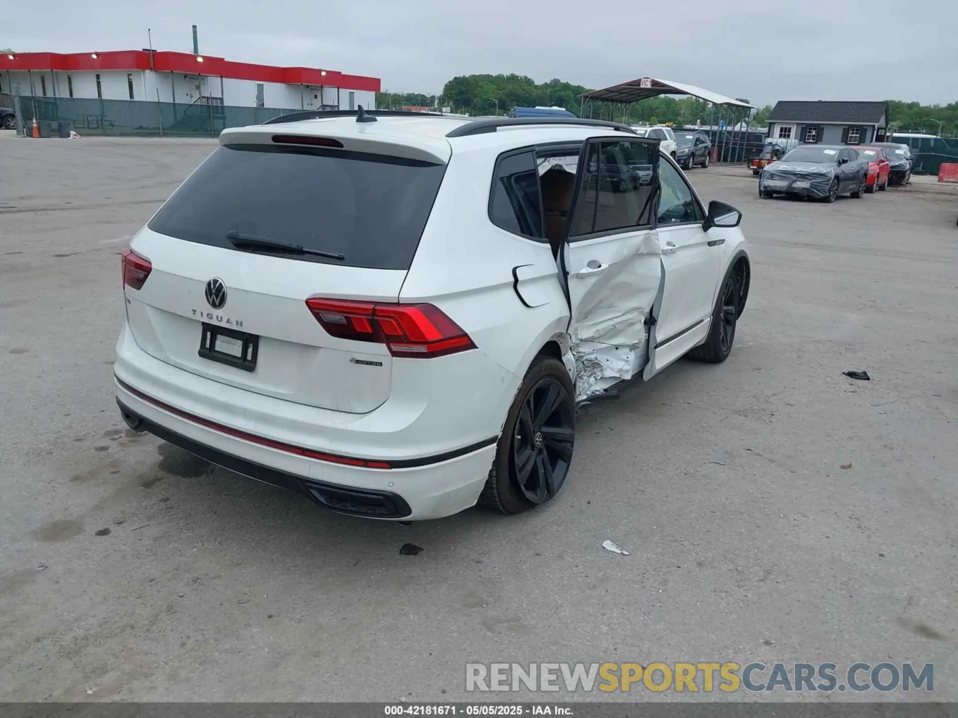 4 Photograph of a damaged car 3VV8B7AX3RM019431 VOLKSWAGEN TIGUAN 2024