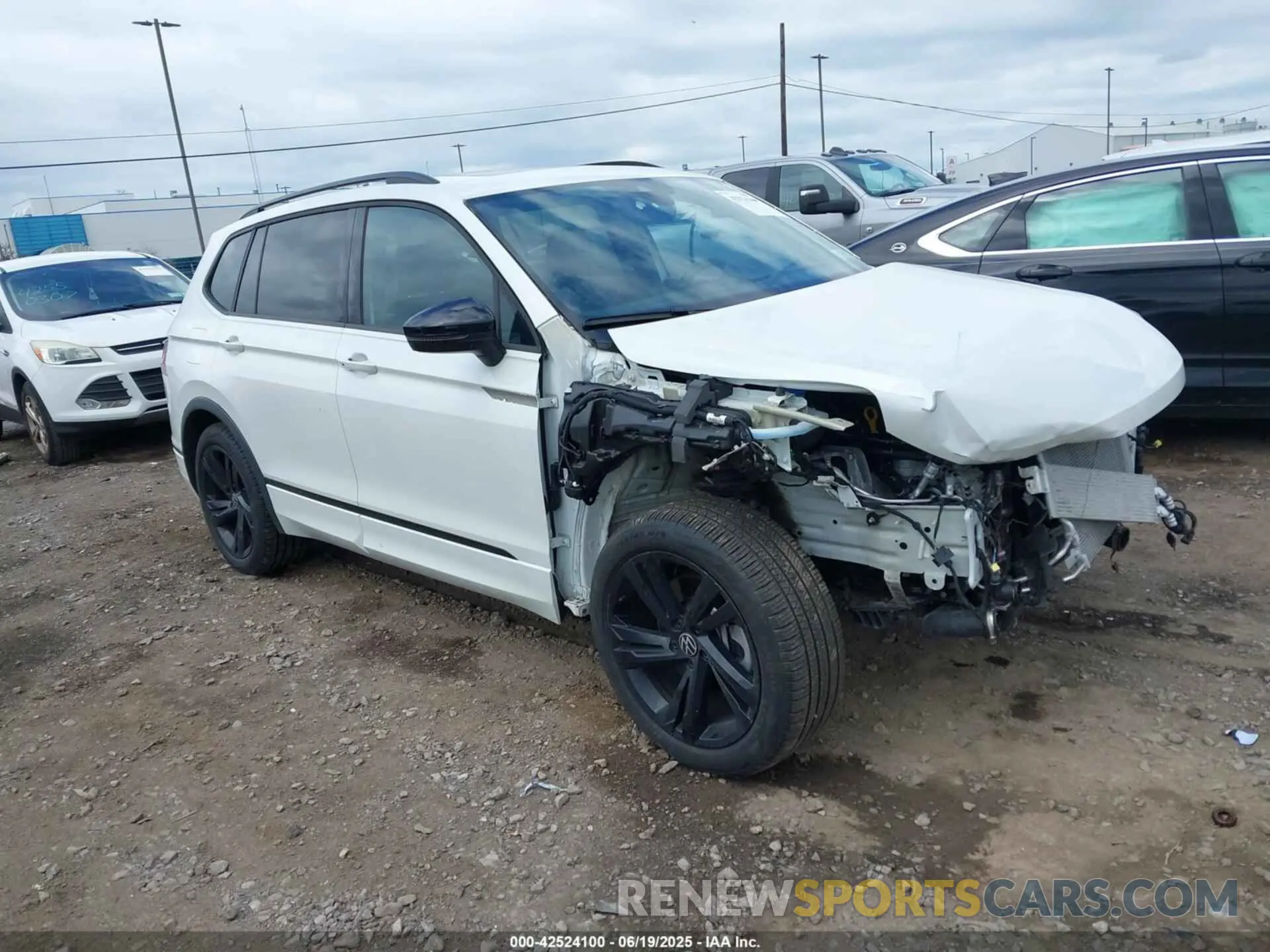 1 Photograph of a damaged car 3VV8B7AX3RM111526 VOLKSWAGEN TIGUAN 2024