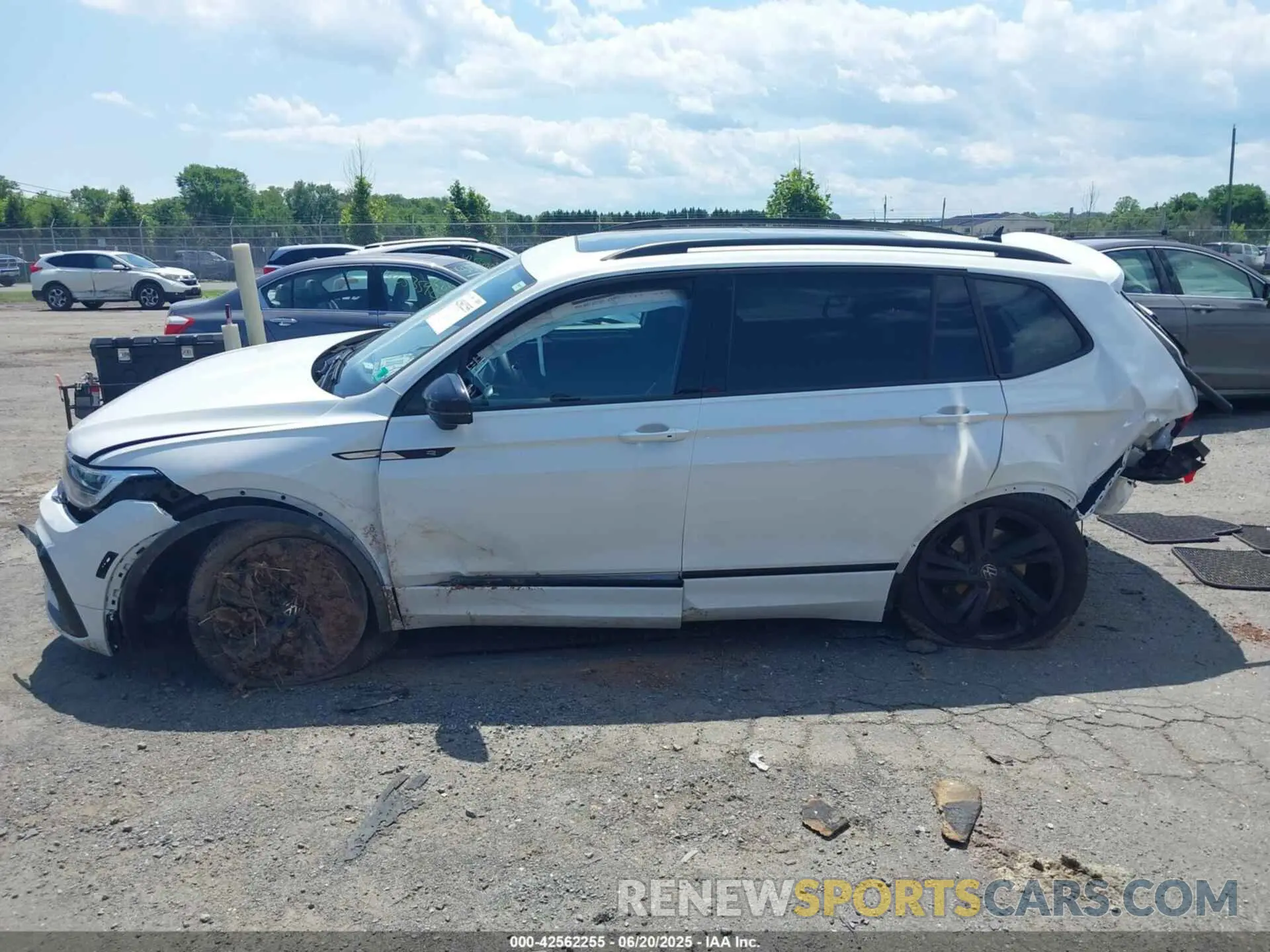 13 Photograph of a damaged car 3VV8B7AX6RM058451 VOLKSWAGEN TIGUAN 2024