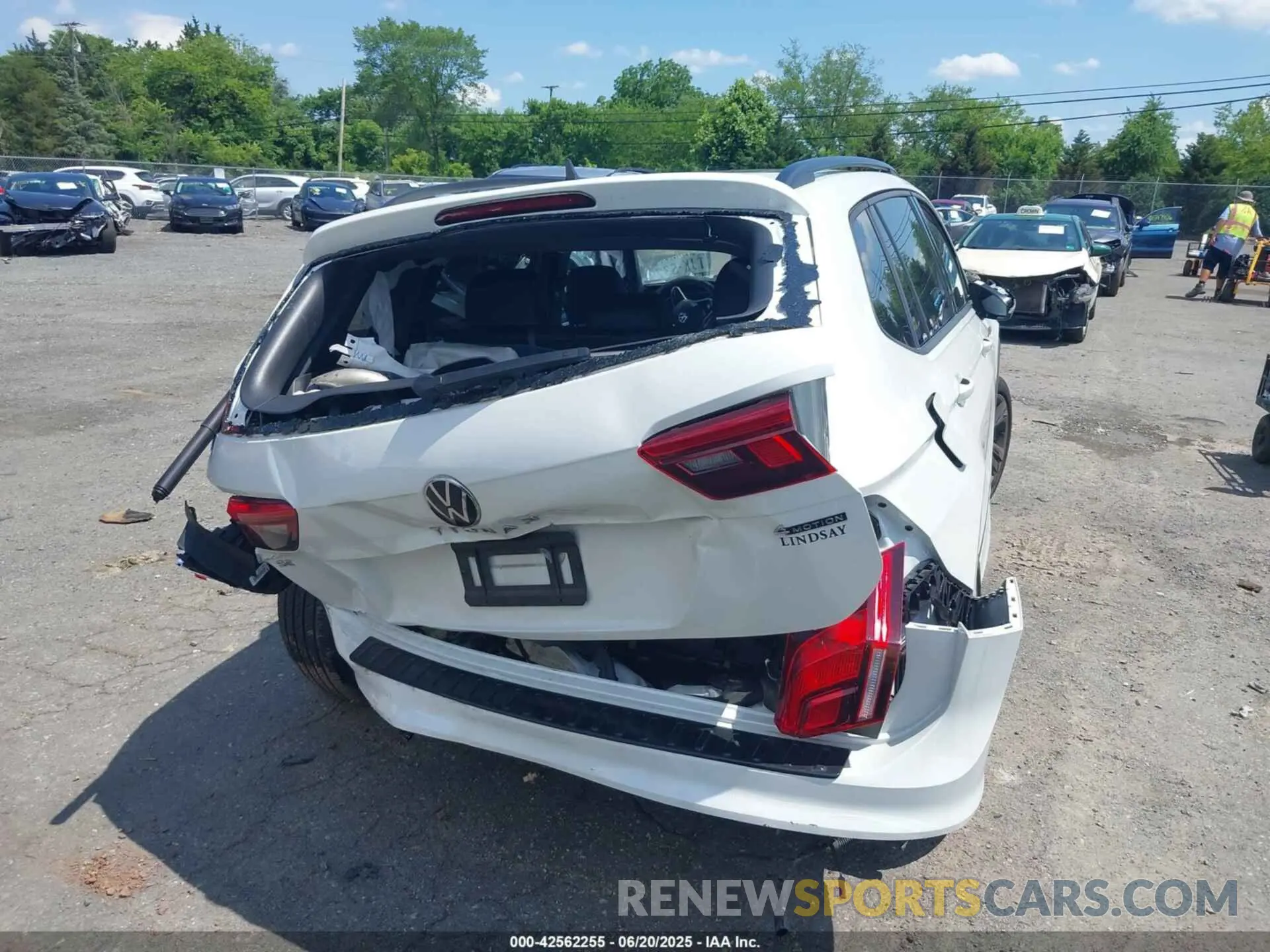 15 Photograph of a damaged car 3VV8B7AX6RM058451 VOLKSWAGEN TIGUAN 2024
