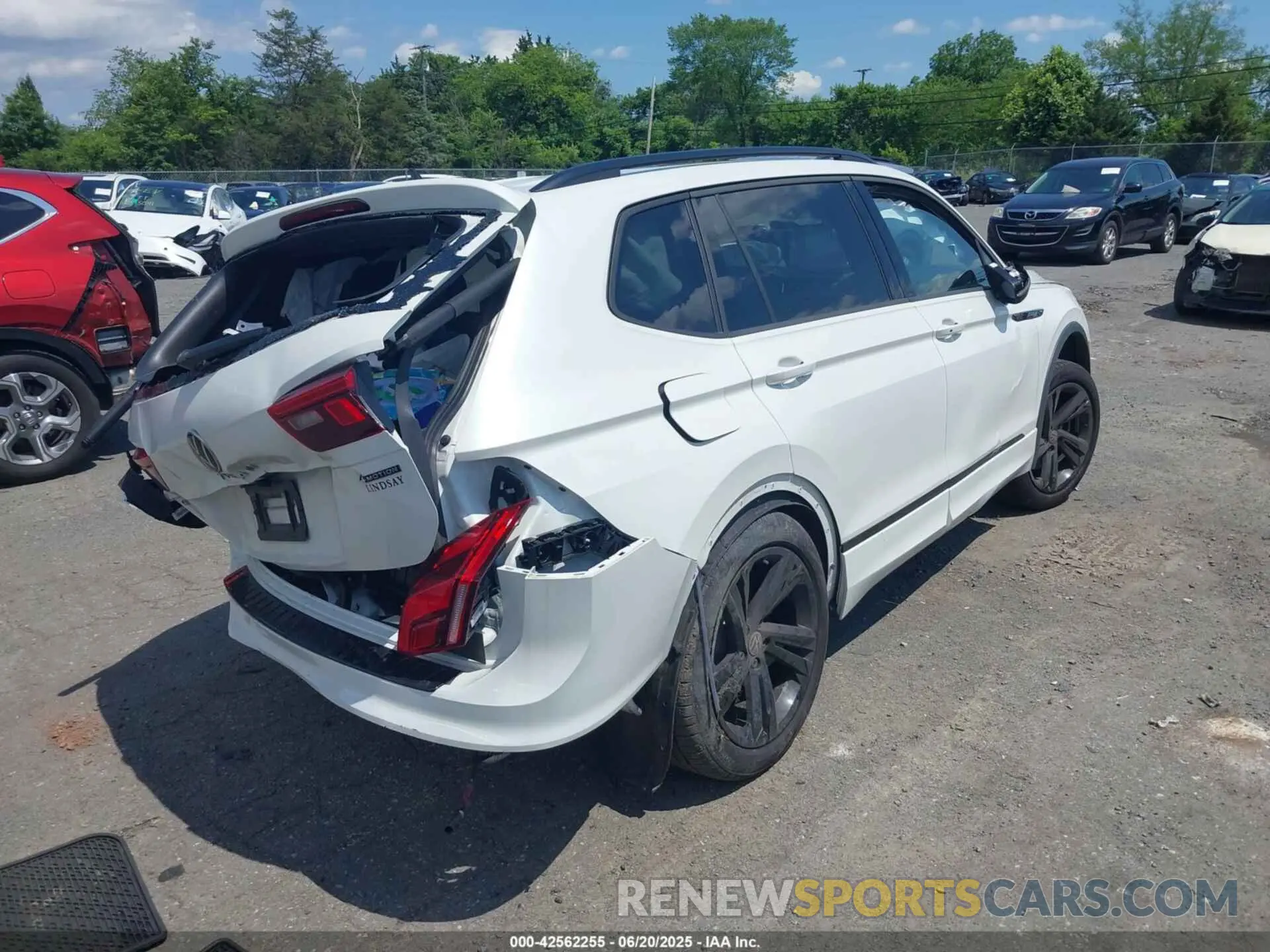 4 Photograph of a damaged car 3VV8B7AX6RM058451 VOLKSWAGEN TIGUAN 2024