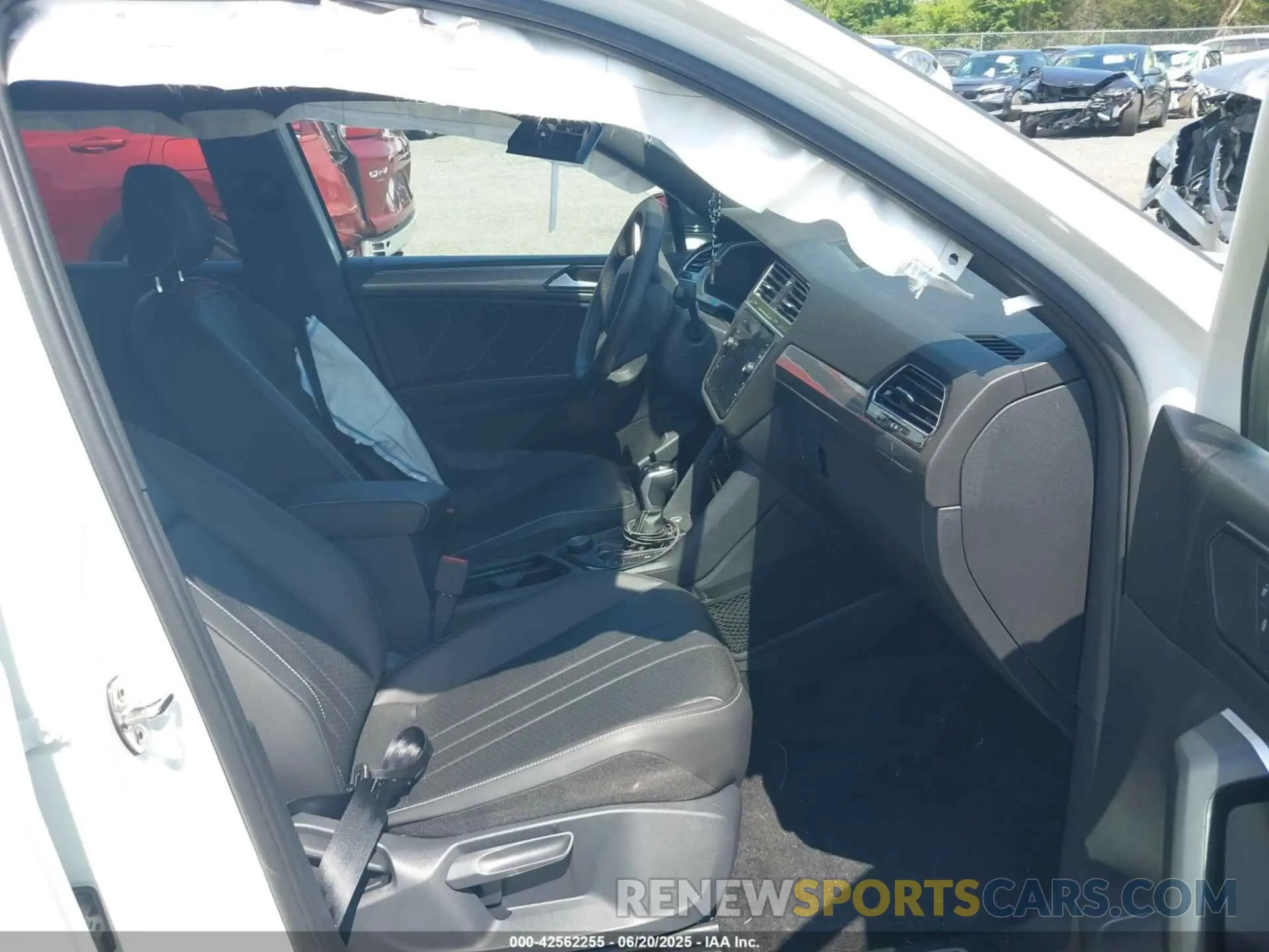 5 Photograph of a damaged car 3VV8B7AX6RM058451 VOLKSWAGEN TIGUAN 2024