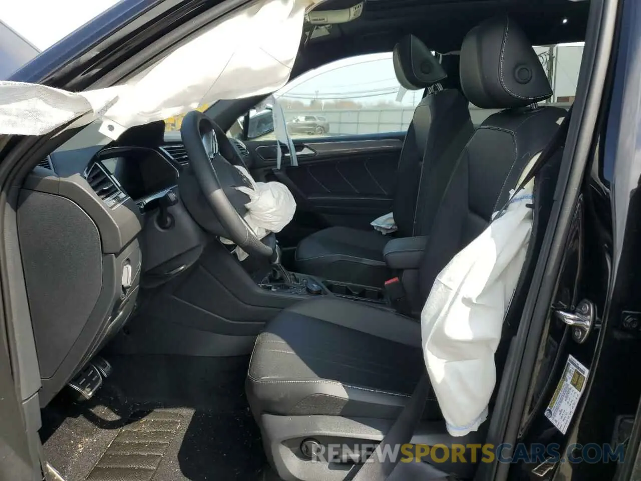 7 Photograph of a damaged car 3VV8B7AX9RM221447 VOLKSWAGEN TIGUAN 2024