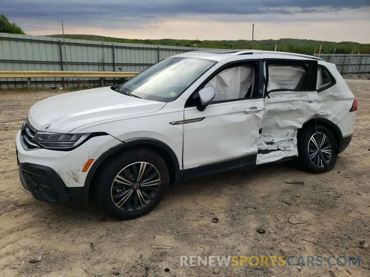 1 Photograph of a damaged car 3VVAB7AXXRM231633 VOLKSWAGEN TIGUAN 2024