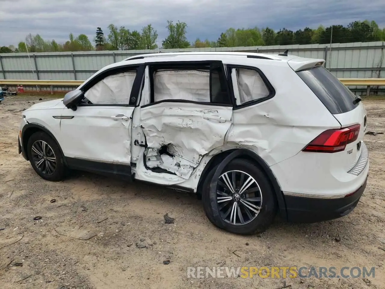 2 Photograph of a damaged car 3VVAB7AXXRM231633 VOLKSWAGEN TIGUAN 2024