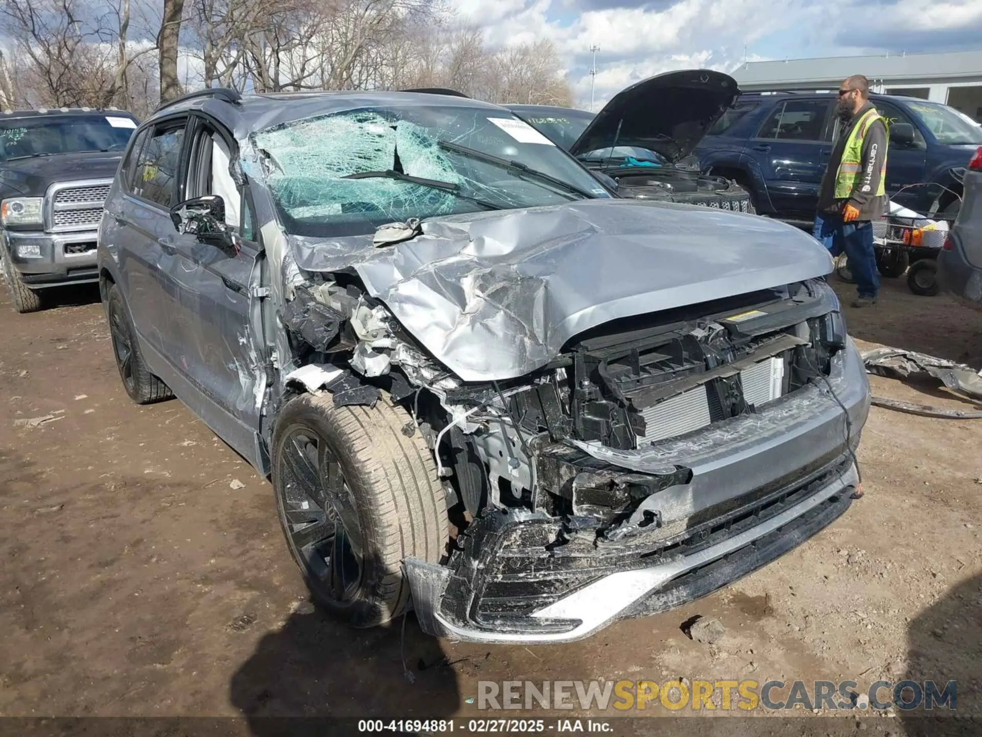 1 Фотография поврежденного автомобиля 3VVCB7AX2RM209005 VOLKSWAGEN TIGUAN 2024