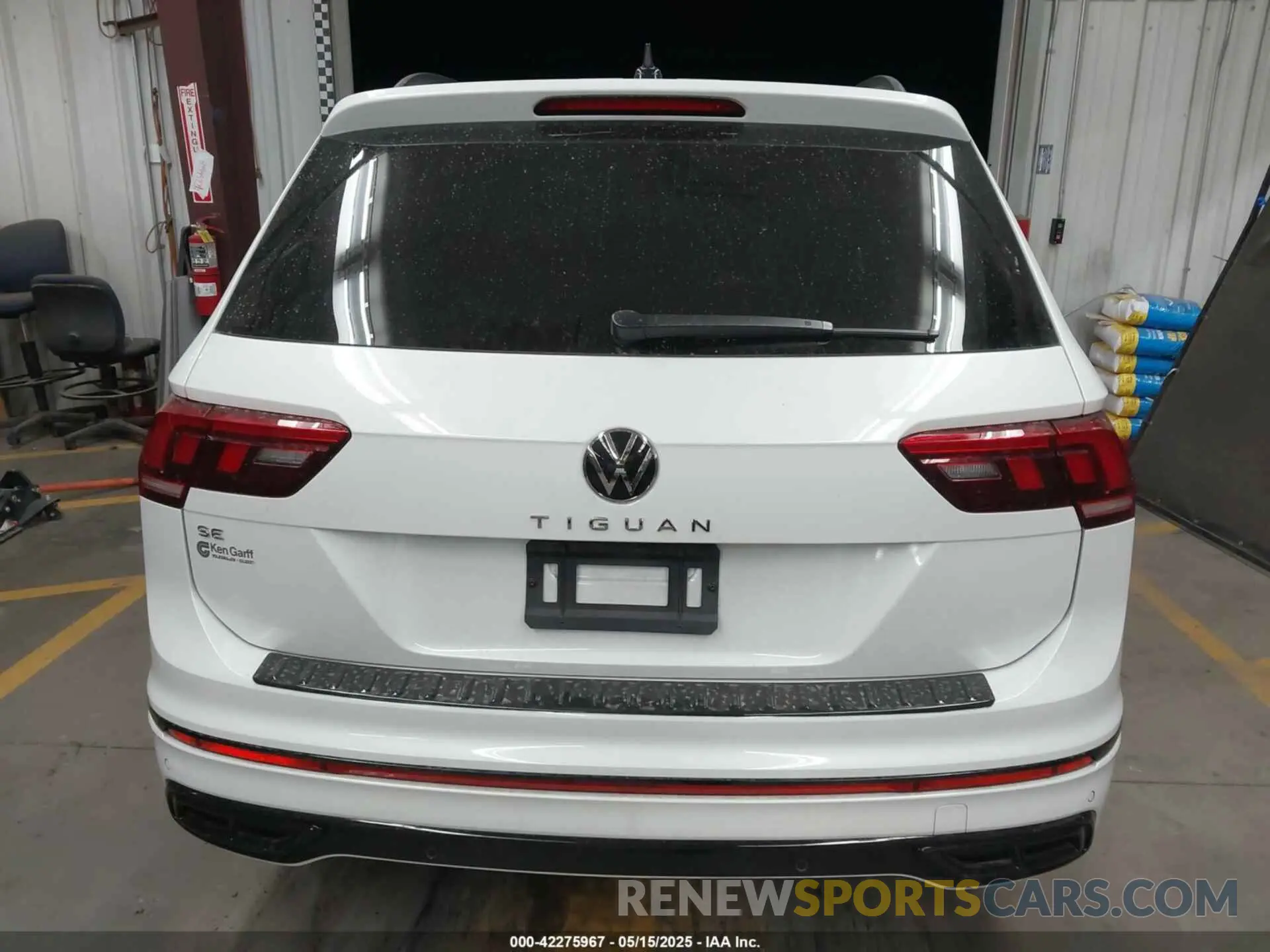 16 Photograph of a damaged car 3VVCB7AX2RM231148 VOLKSWAGEN TIGUAN 2024