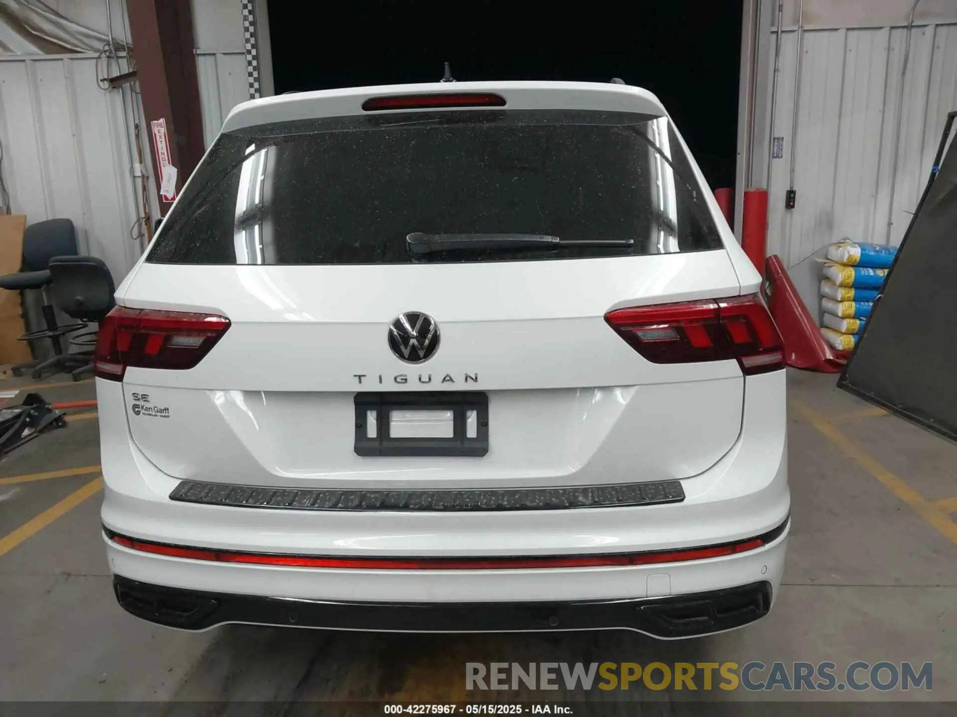 6 Photograph of a damaged car 3VVCB7AX2RM231148 VOLKSWAGEN TIGUAN 2024