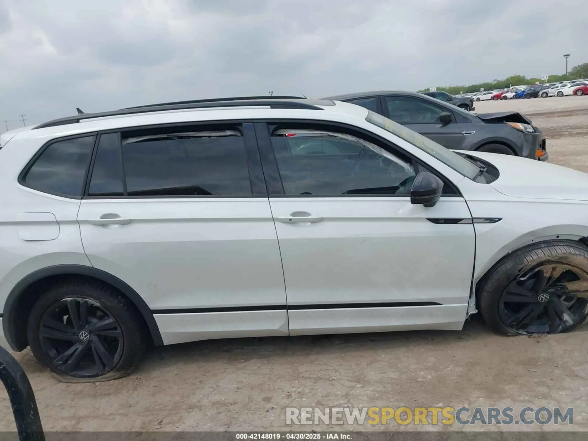 13 Фотография поврежденного автомобиля 3VVCB7AX3RM111987 VOLKSWAGEN TIGUAN 2024
