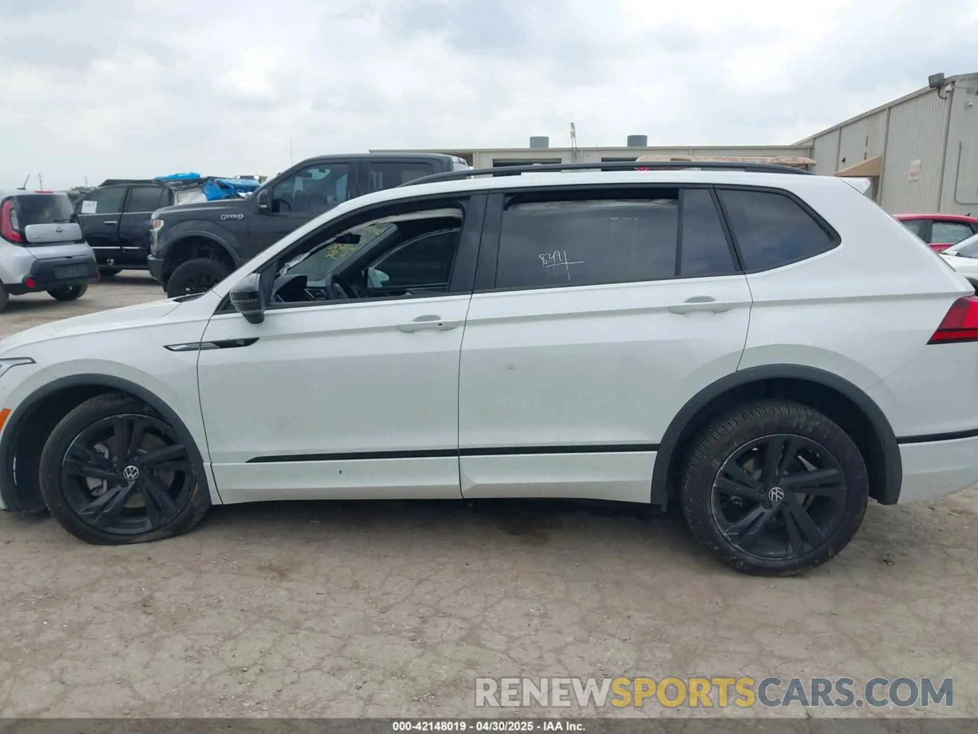 14 Фотография поврежденного автомобиля 3VVCB7AX3RM111987 VOLKSWAGEN TIGUAN 2024