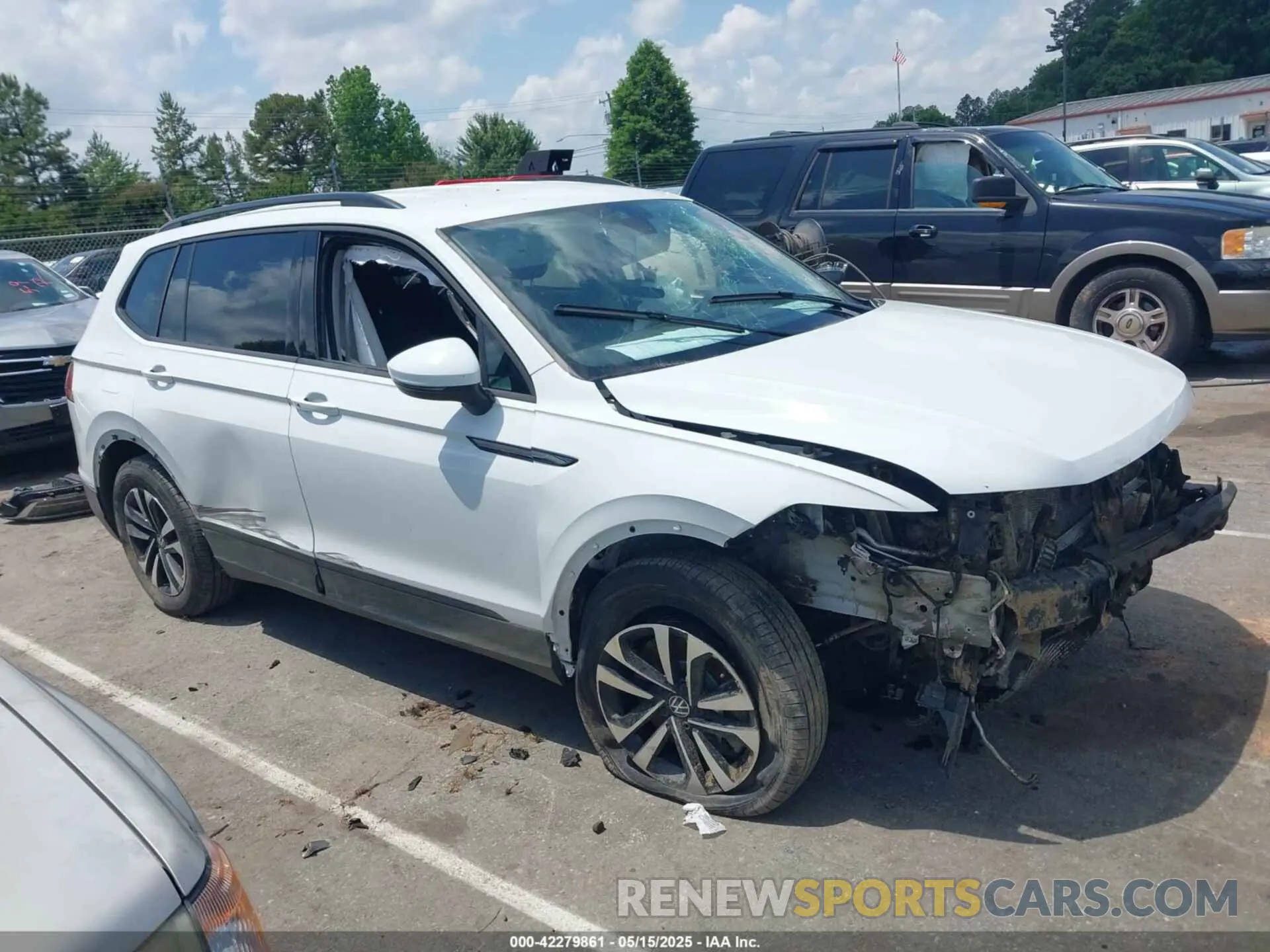 12 Photograph of a damaged car 3VVFB7AX7RM030830 VOLKSWAGEN TIGUAN 2024