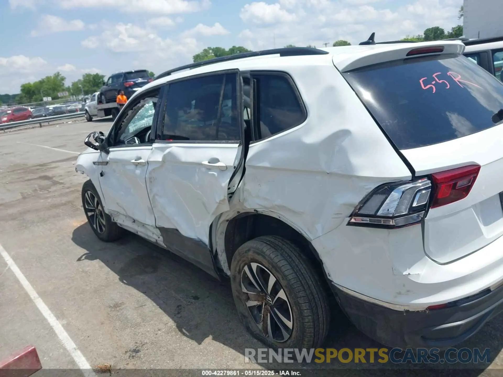 13 Photograph of a damaged car 3VVFB7AX7RM030830 VOLKSWAGEN TIGUAN 2024