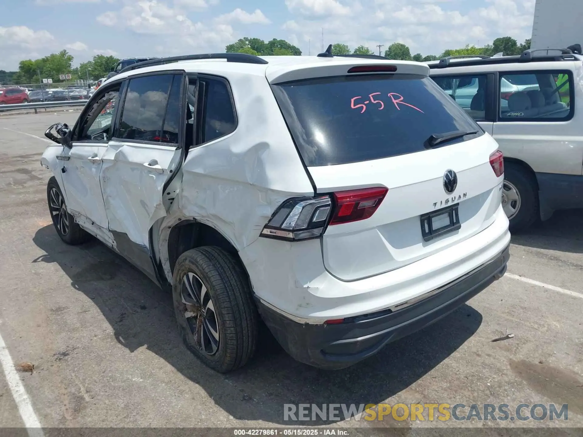 3 Photograph of a damaged car 3VVFB7AX7RM030830 VOLKSWAGEN TIGUAN 2024