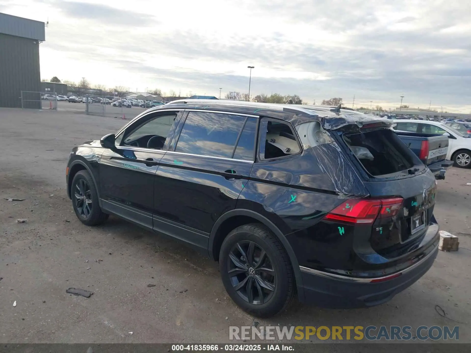 3 Фотография поврежденного автомобиля 3VVMB7AX6RM176241 VOLKSWAGEN TIGUAN 2024