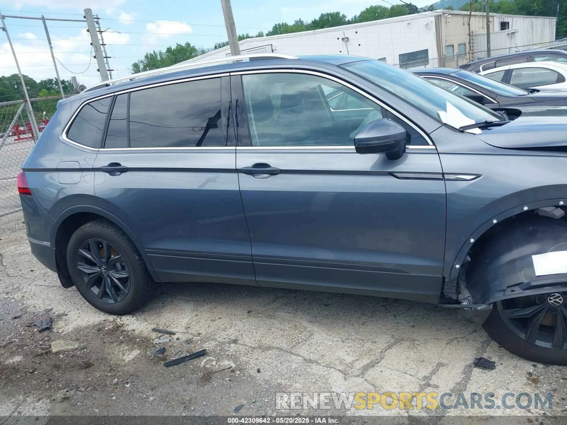 13 Photograph of a damaged car 3VVNB7AX6RM198860 VOLKSWAGEN TIGUAN 2024
