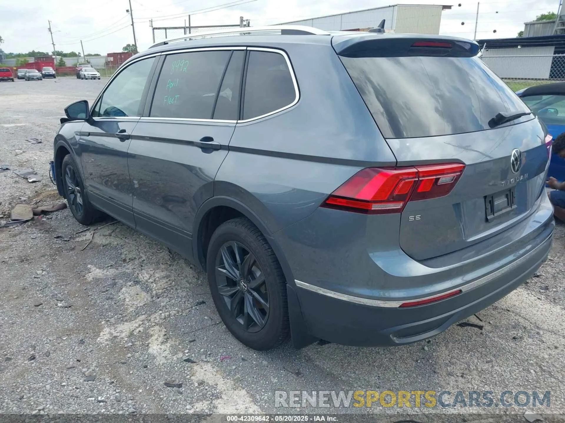 3 Photograph of a damaged car 3VVNB7AX6RM198860 VOLKSWAGEN TIGUAN 2024