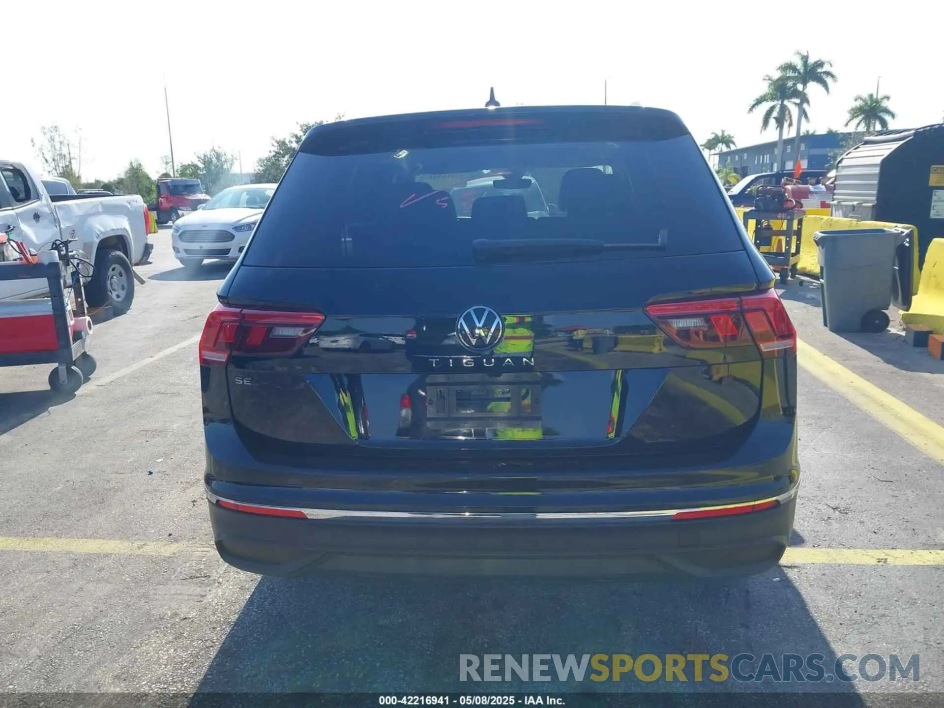 16 Photograph of a damaged car 3VVNB7AXXRM199400 VOLKSWAGEN TIGUAN 2024