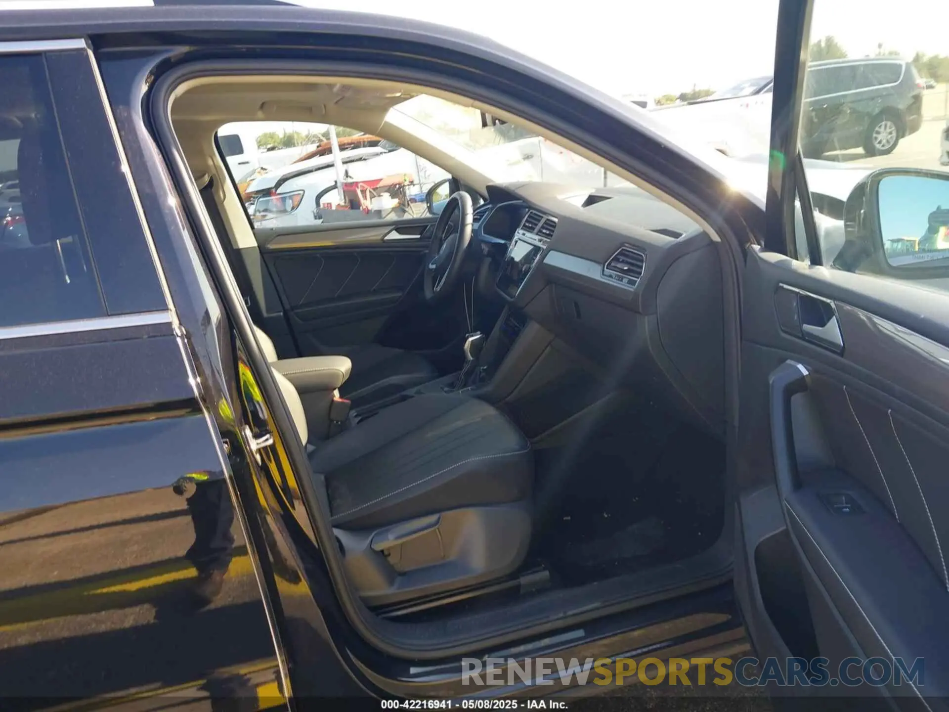 5 Photograph of a damaged car 3VVNB7AXXRM199400 VOLKSWAGEN TIGUAN 2024