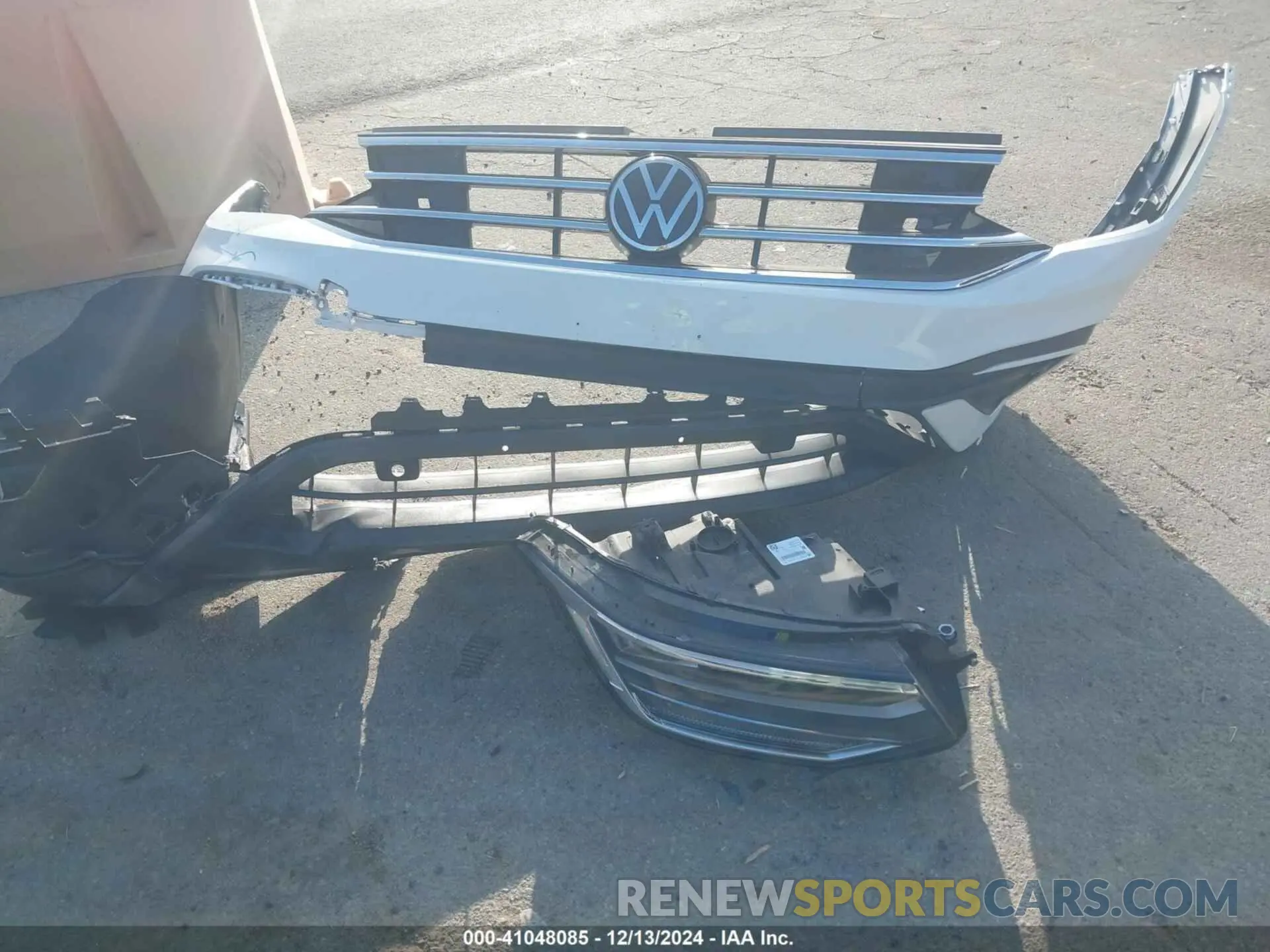12 Photograph of a damaged car 3VVRB7AX1RM080118 VOLKSWAGEN TIGUAN 2024
