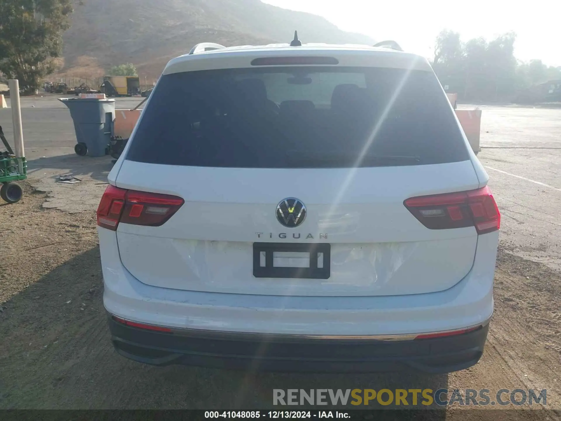 17 Photograph of a damaged car 3VVRB7AX1RM080118 VOLKSWAGEN TIGUAN 2024