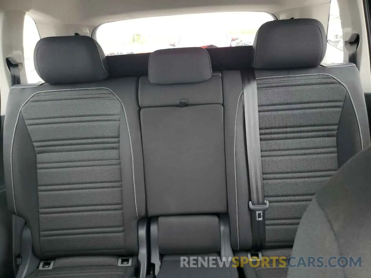 10 Photograph of a damaged car 3VVRB7AX7RM132156 VOLKSWAGEN TIGUAN 2024