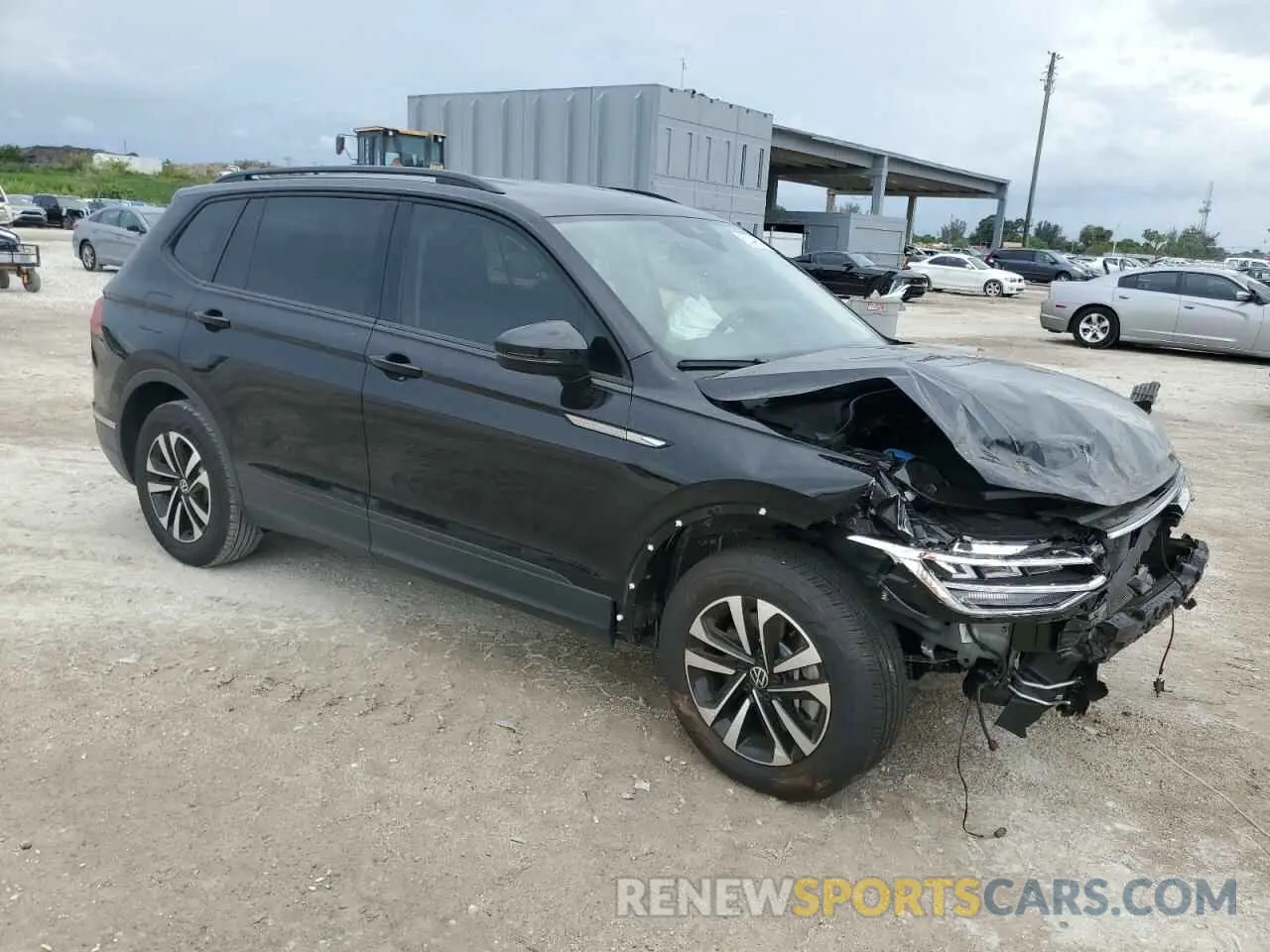 4 Photograph of a damaged car 3VVRB7AX7RM132156 VOLKSWAGEN TIGUAN 2024