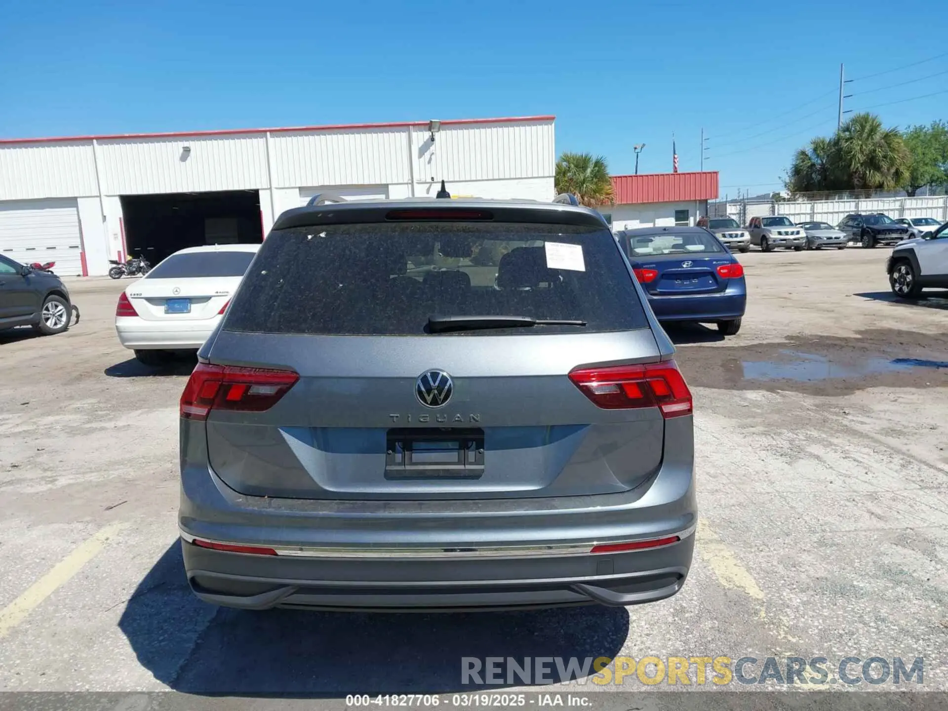 16 Photograph of a damaged car 3VVRB7AX8RM198375 VOLKSWAGEN TIGUAN 2024