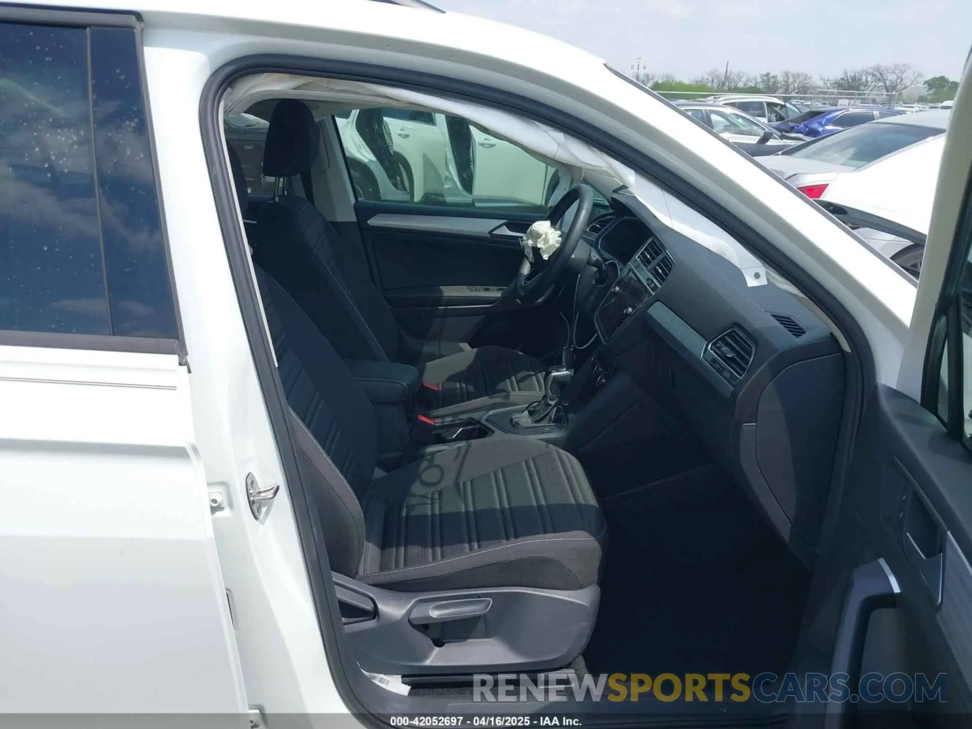 5 Фотография поврежденного автомобиля 3VVRB7AXXRM105923 VOLKSWAGEN TIGUAN 2024
