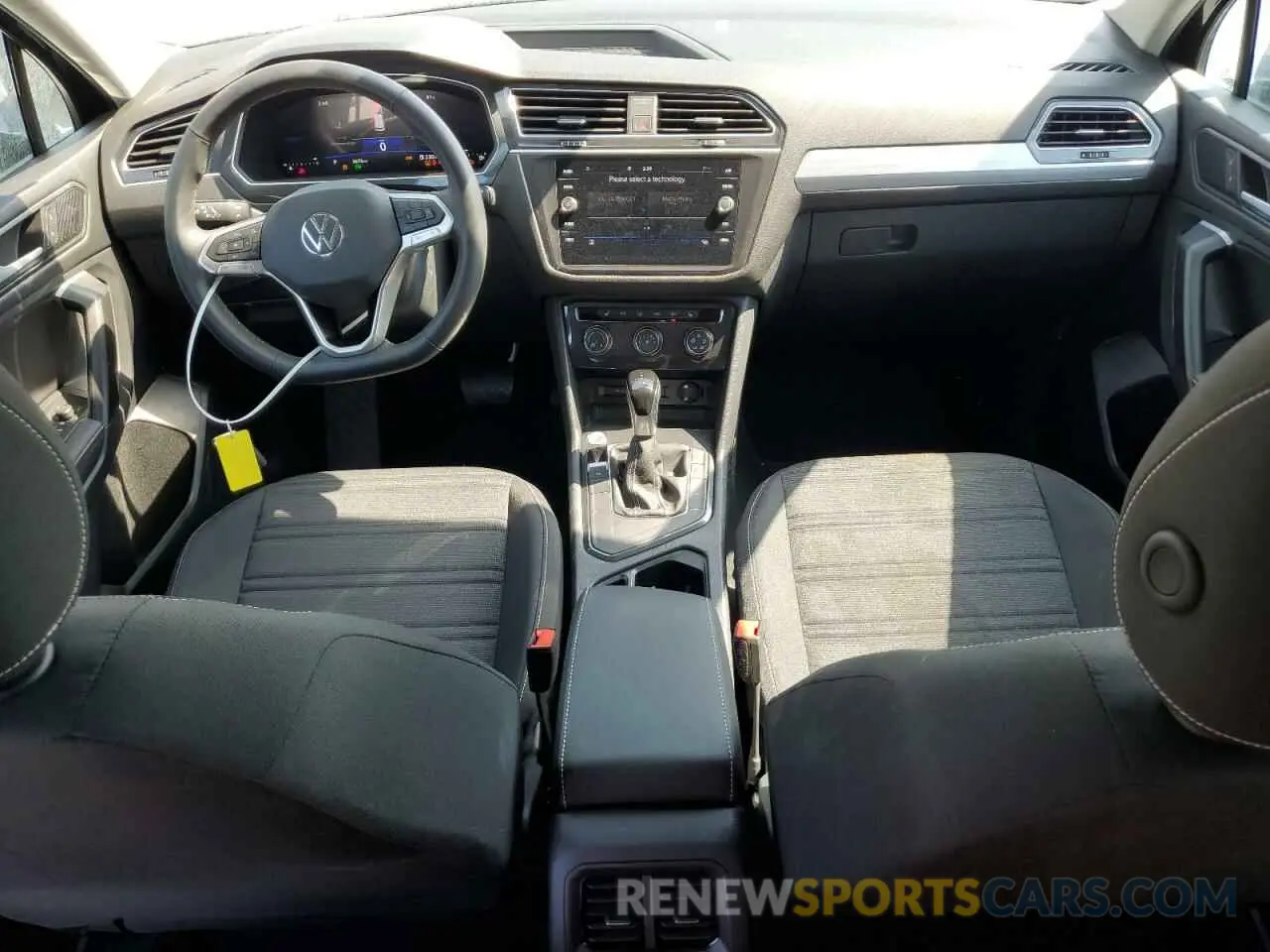 8 Photograph of a damaged car 3VVRB7AXXRM218061 VOLKSWAGEN TIGUAN 2024