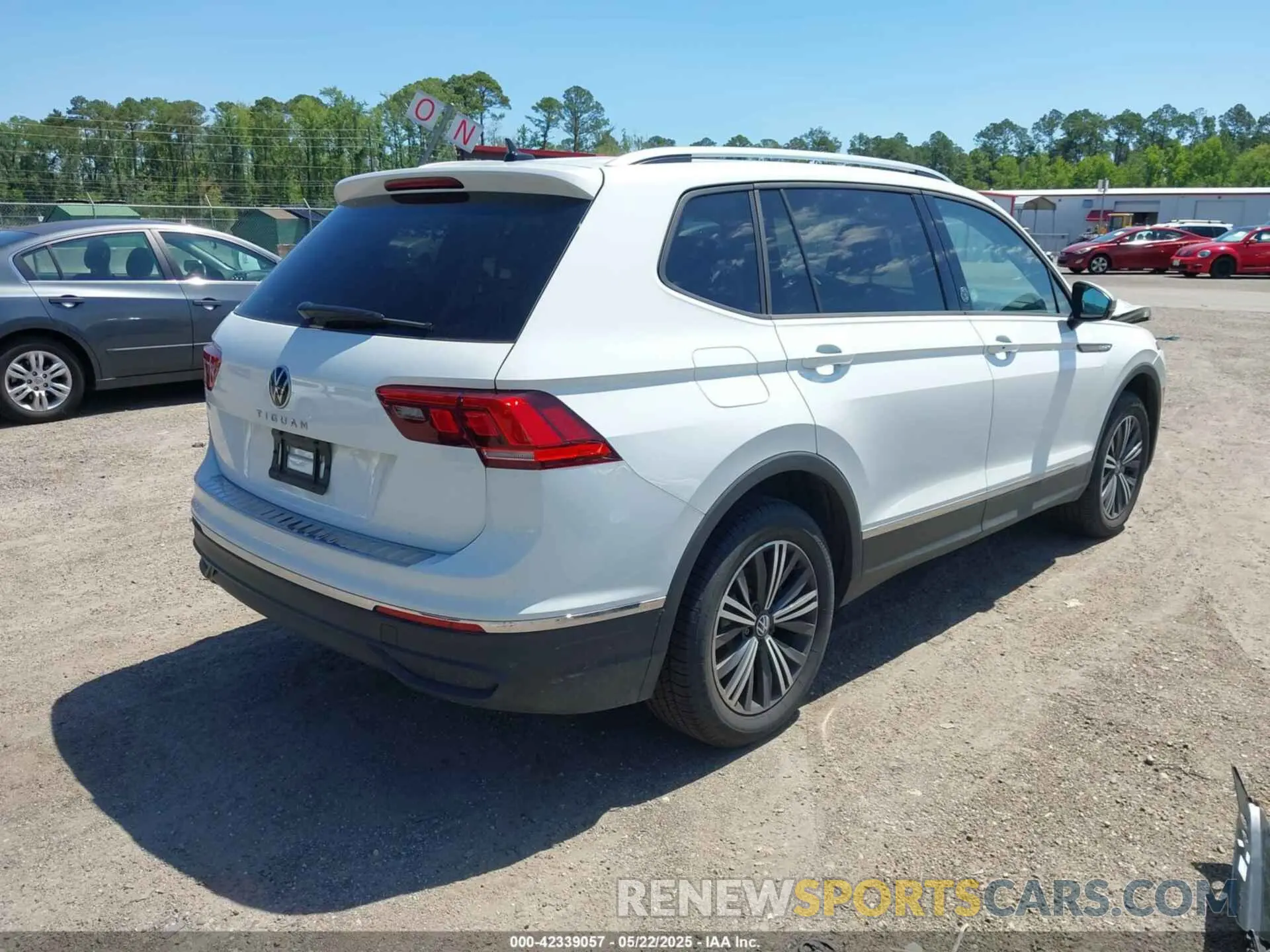 4 Photograph of a damaged car 3VVTB7AX9RM217926 VOLKSWAGEN TIGUAN 2024