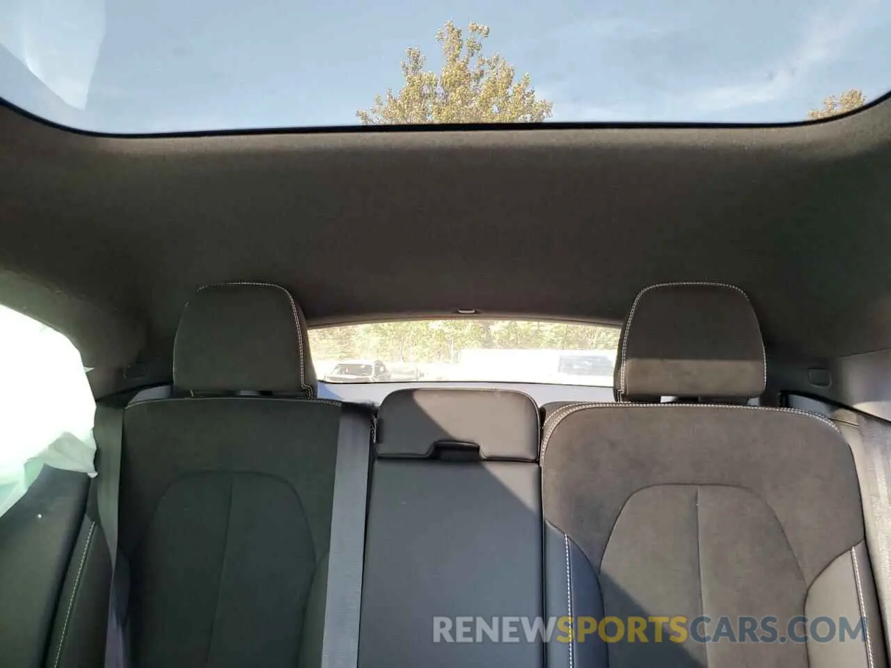 10 Photograph of a damaged car YV4ED3GL0P2038254 VOLVO C40 RECHAR 2023