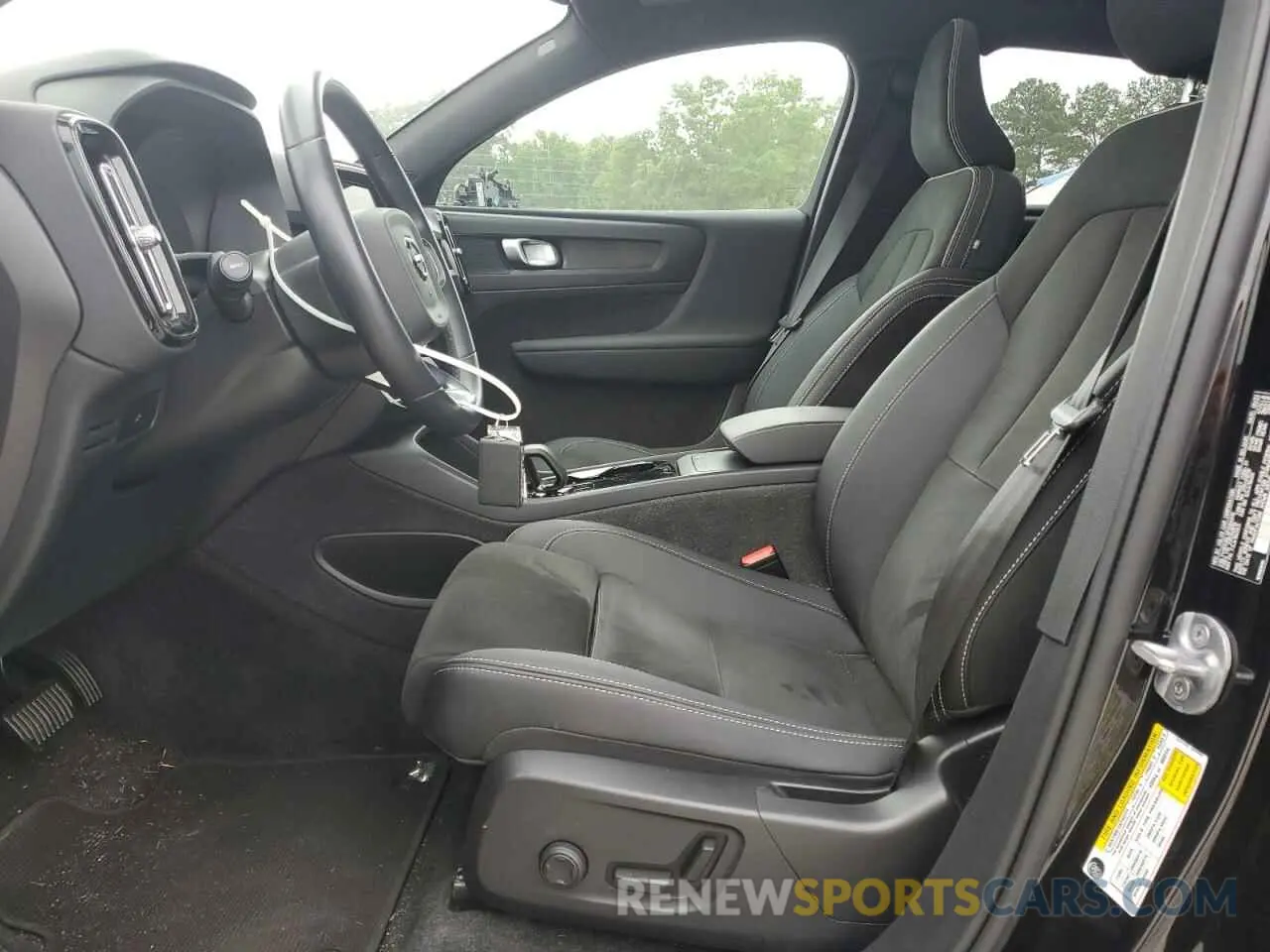 7 Photograph of a damaged car YV4ED3GL5P2064915 VOLVO C40 RECHAR 2023