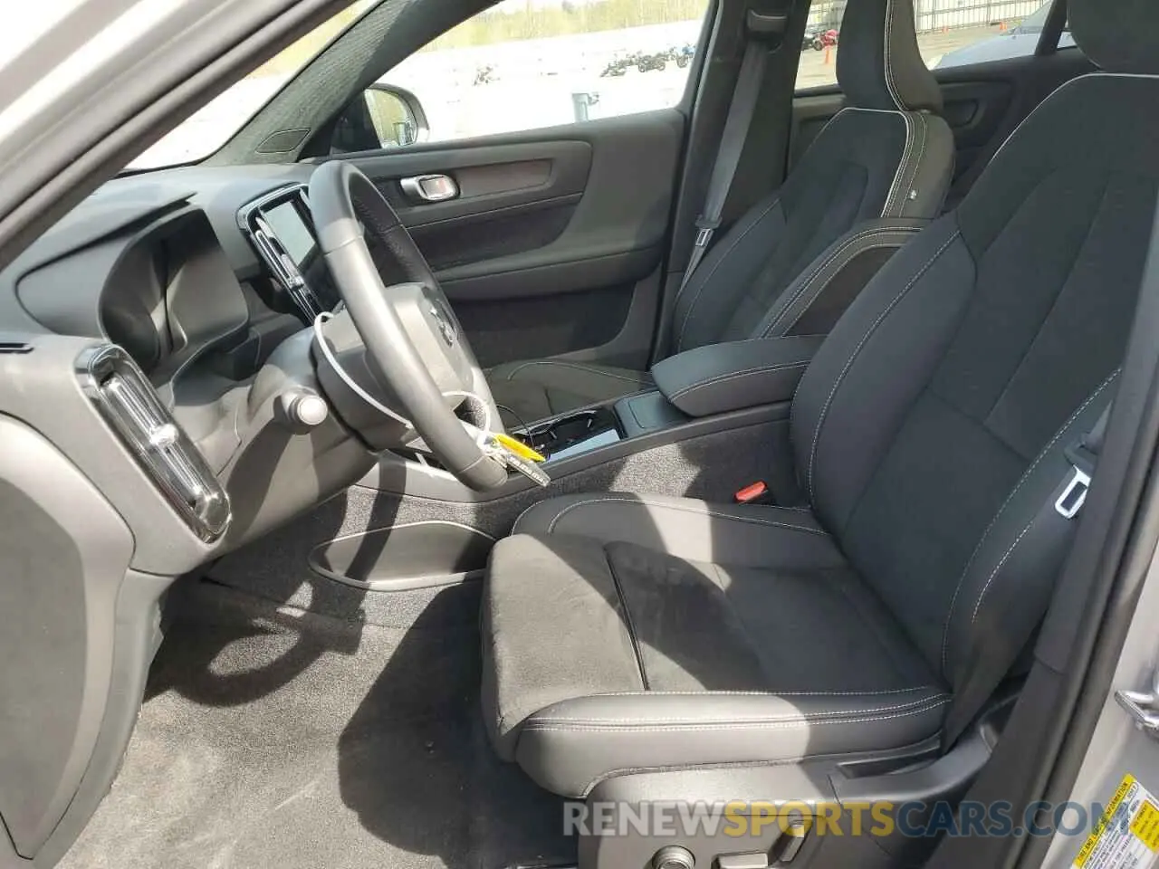 7 Photograph of a damaged car YV4ED3GL6P2065328 VOLVO C40 RECHAR 2023