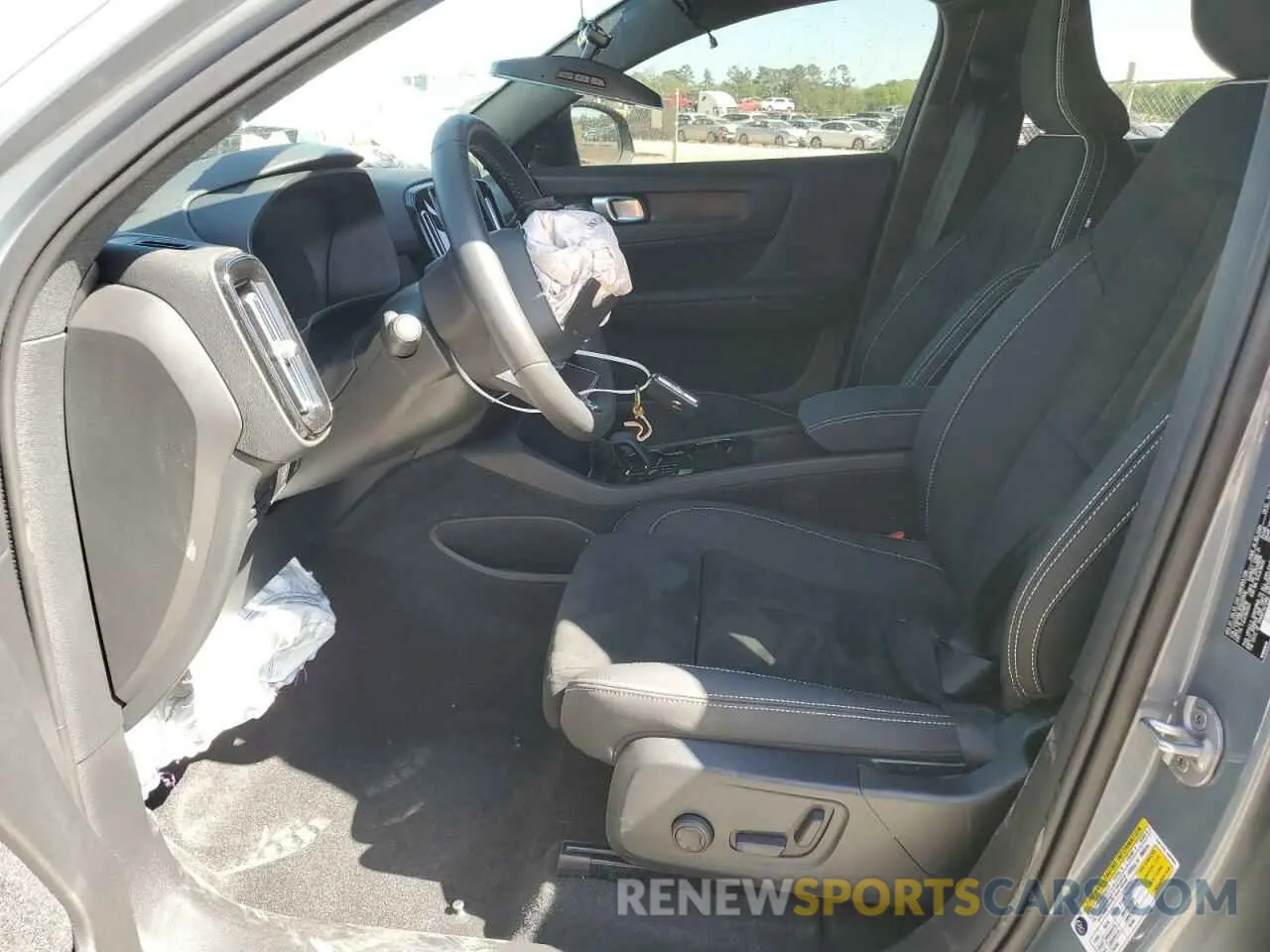 7 Photograph of a damaged car YV4ED3GLXP2035930 VOLVO C40 RECHAR 2023