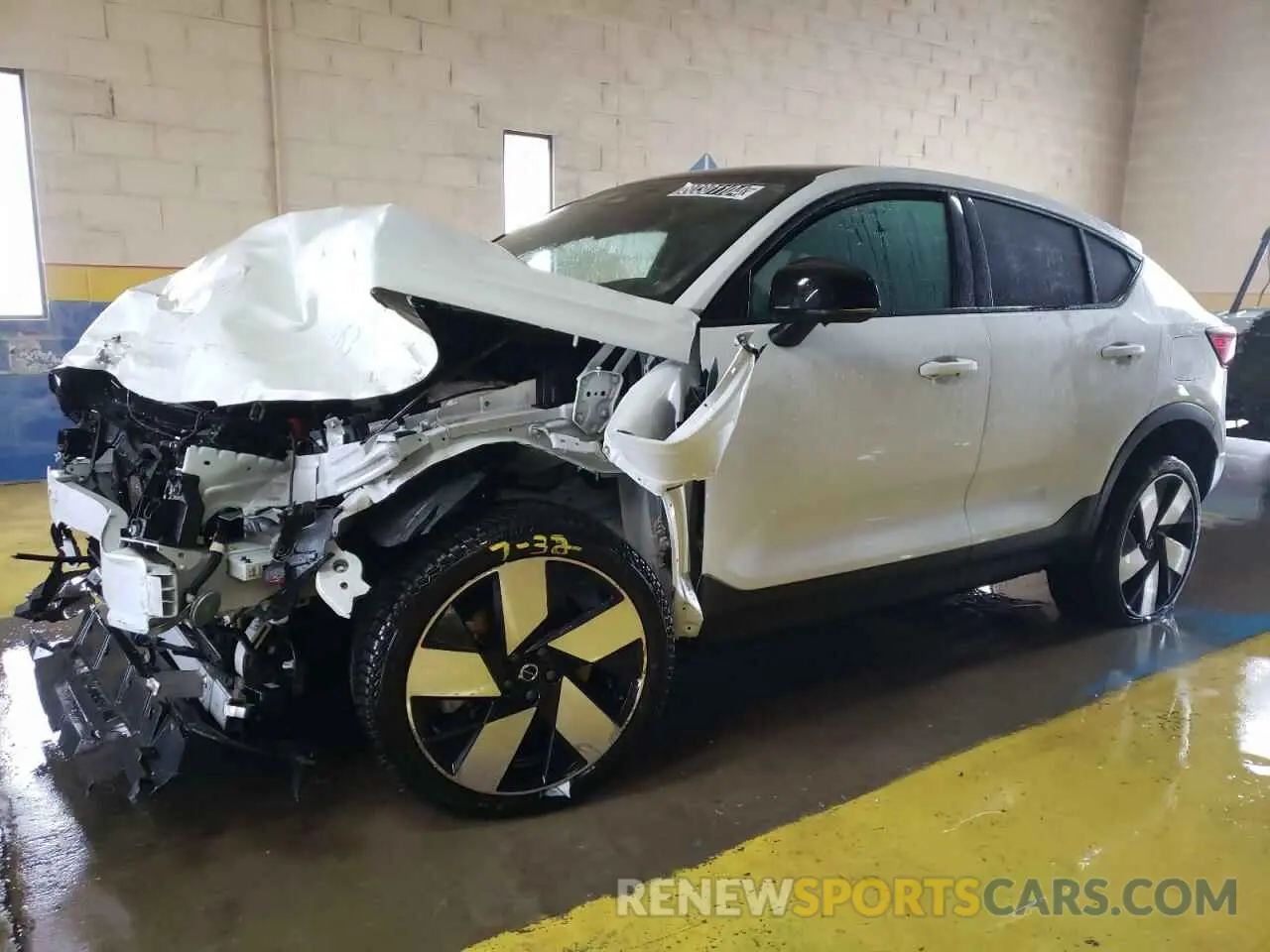 1 Photograph of a damaged car YV4ED3GM6P2066097 VOLVO C40 RECHAR 2023